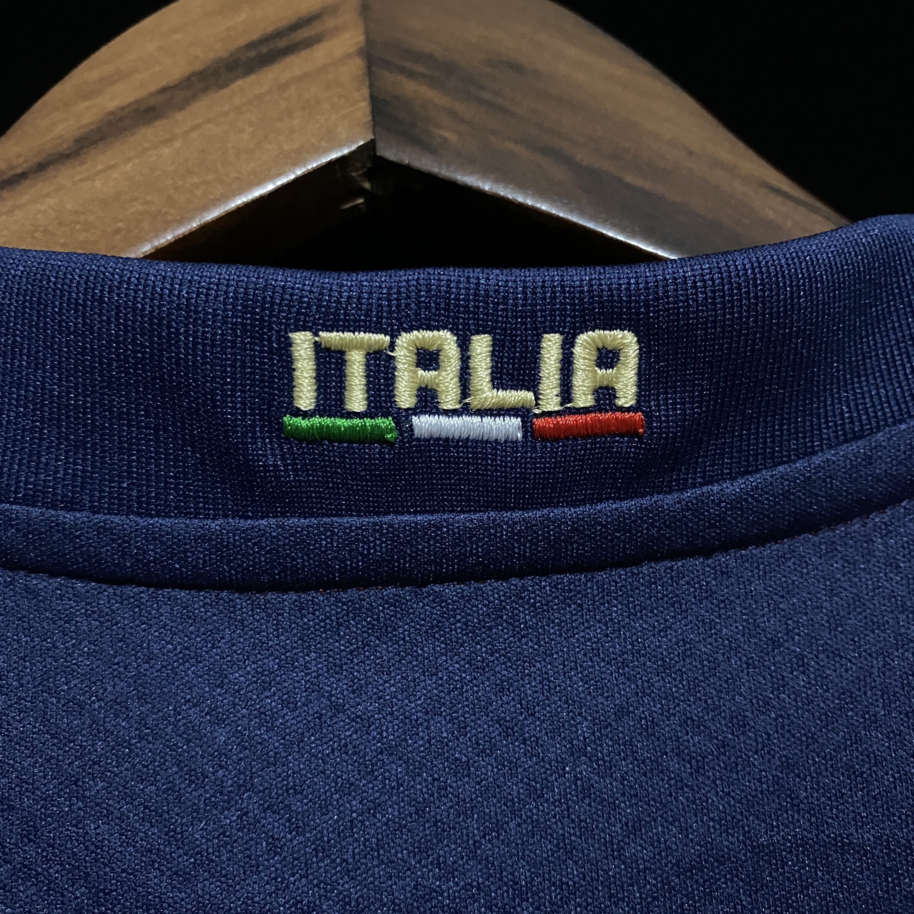21-22 Italy Red Goalkeeper Retro Kit Football T-Shirt AAAAJersey Supplier Yupoo 1
