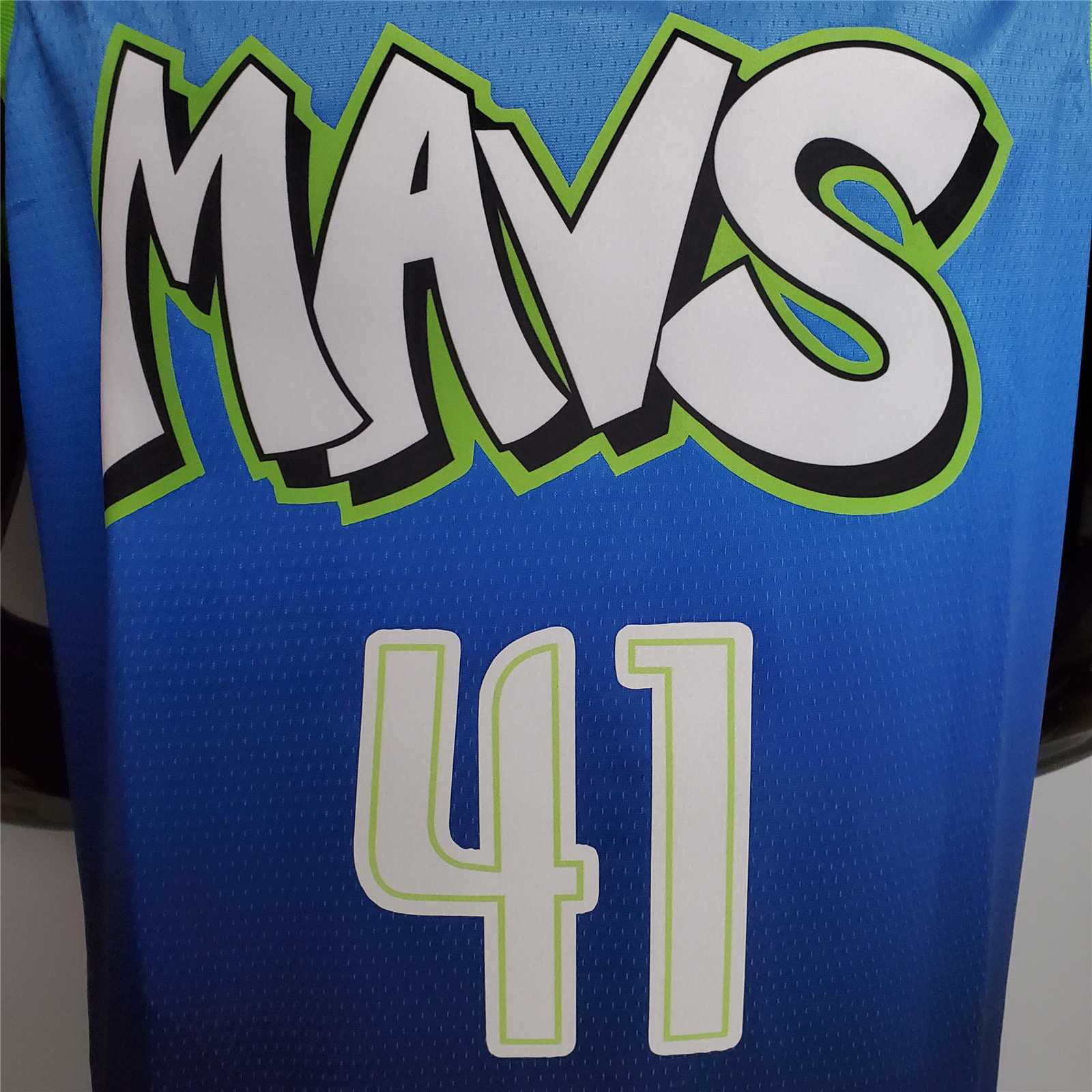 Nowitzki #41 Dallas Mavericks blue idol 6