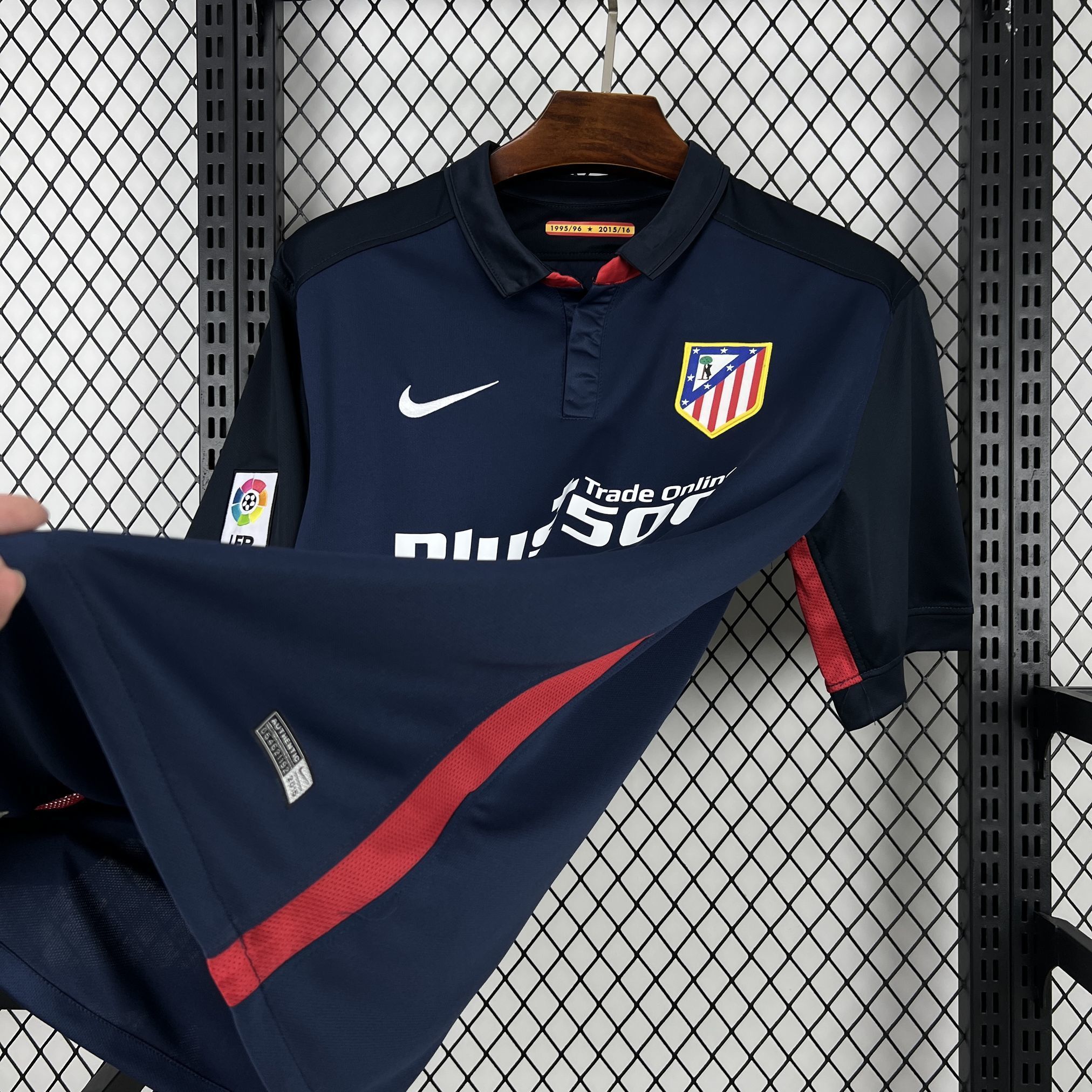 15-16 Atletico Madrid Mens Away Retro Kit Vintage Soccer T-Shirt AAAAJersey Supply Yupoo 4