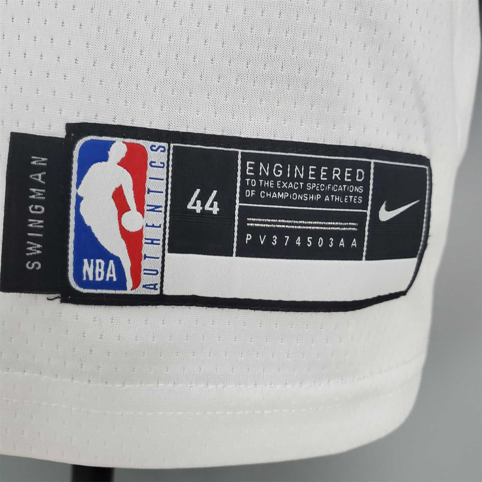 DeROZAN#11 Chicago Bulls white 3
