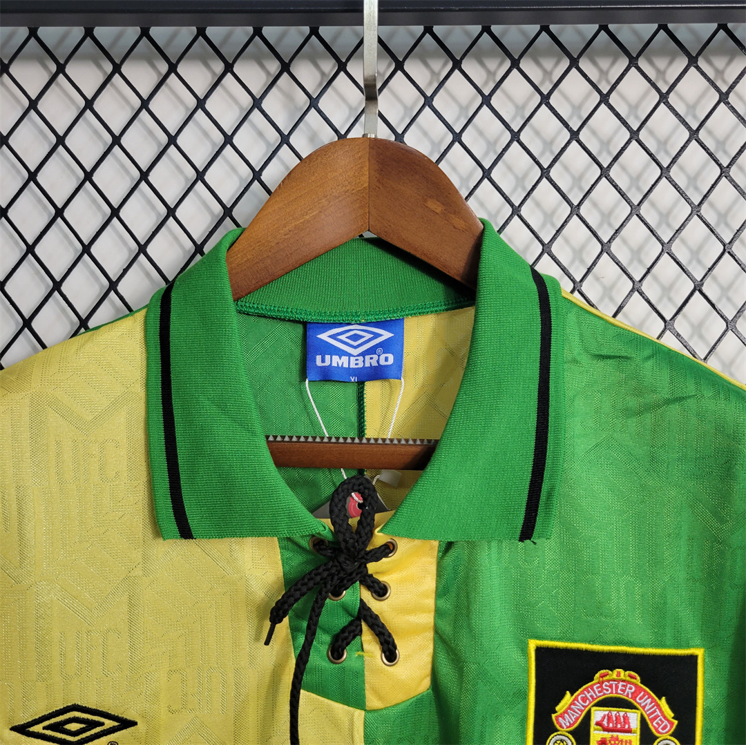92-94 Manchester United away 4