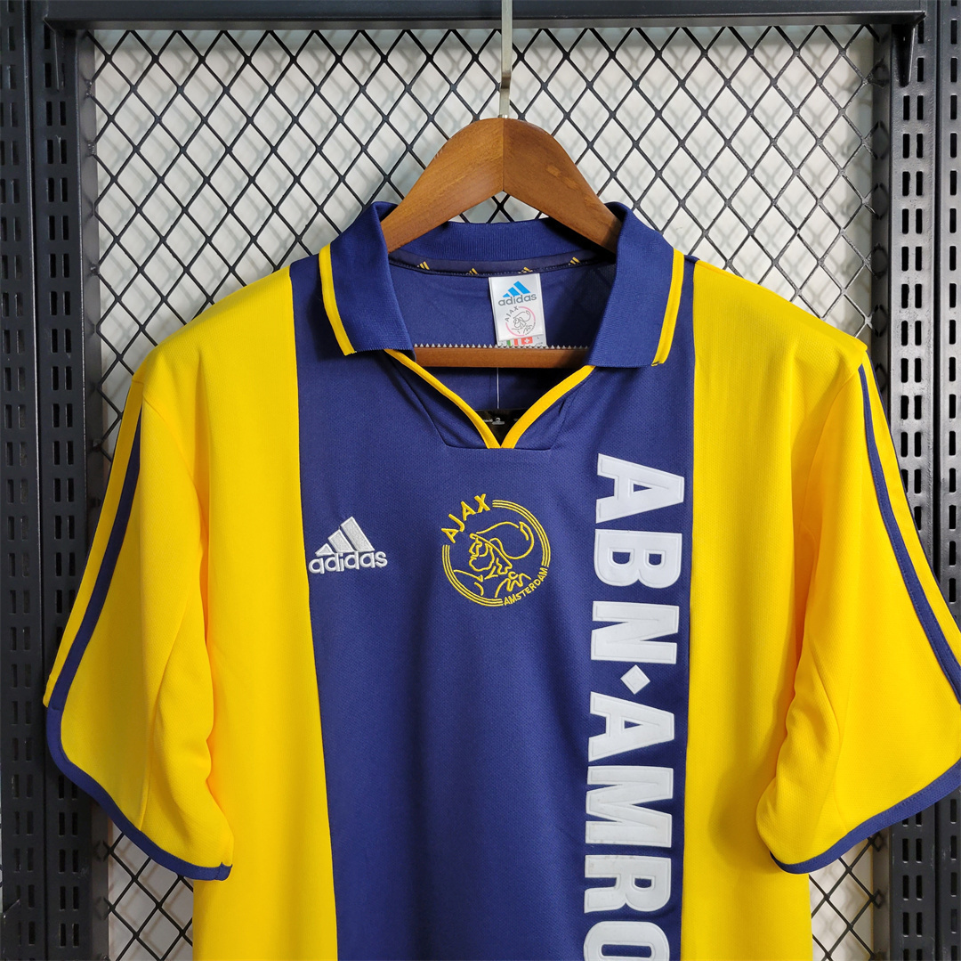 00-01 Ajax away 4