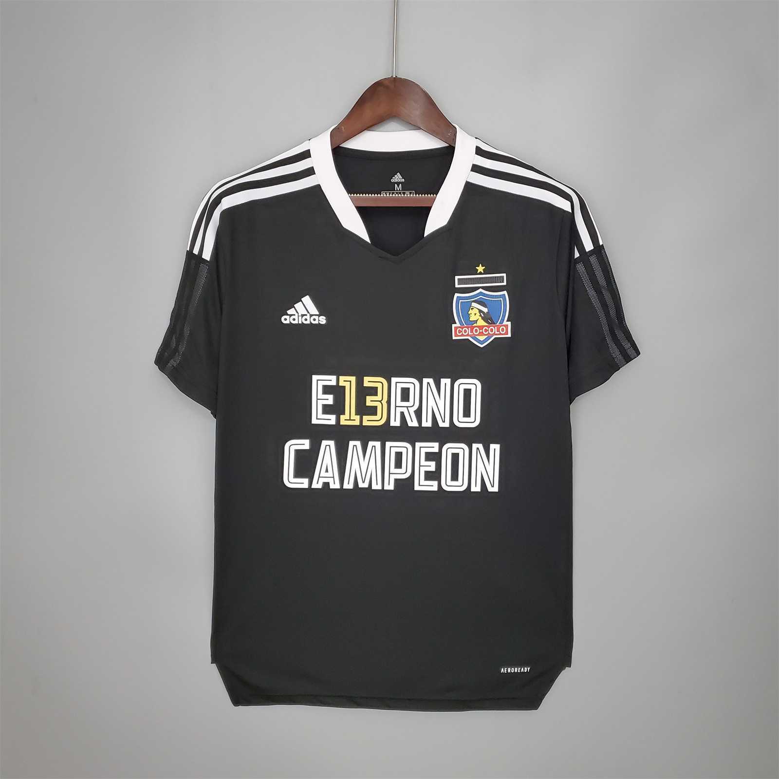 Colo-Colo 13-time champion version away