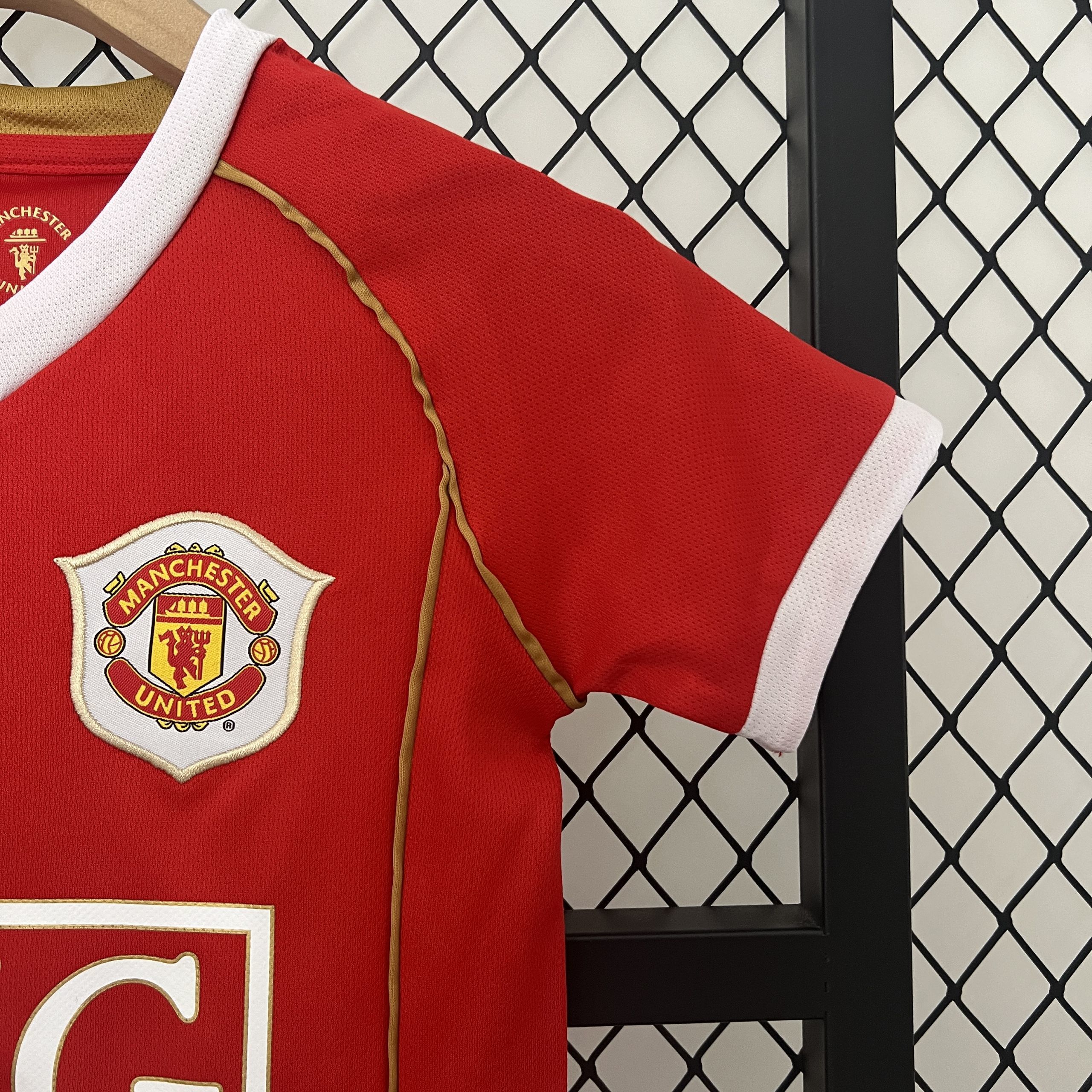 06-07 Manchester United Home Retro Kids Kits Children Sets Football AAAAJerseys Yupoo 8