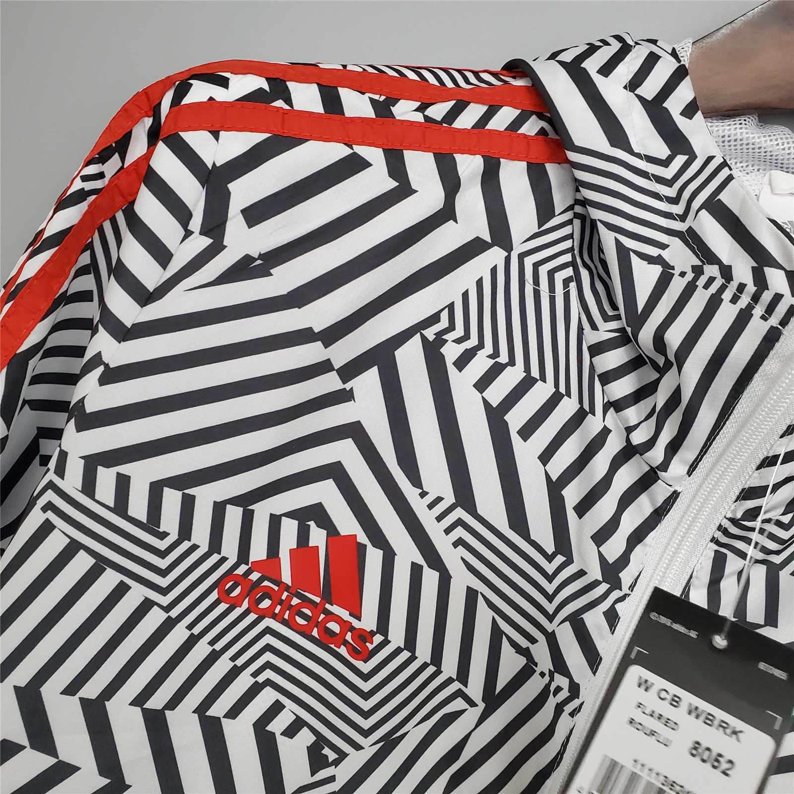 21-22 Manchester United Black-White Stripes Windbreaker 4