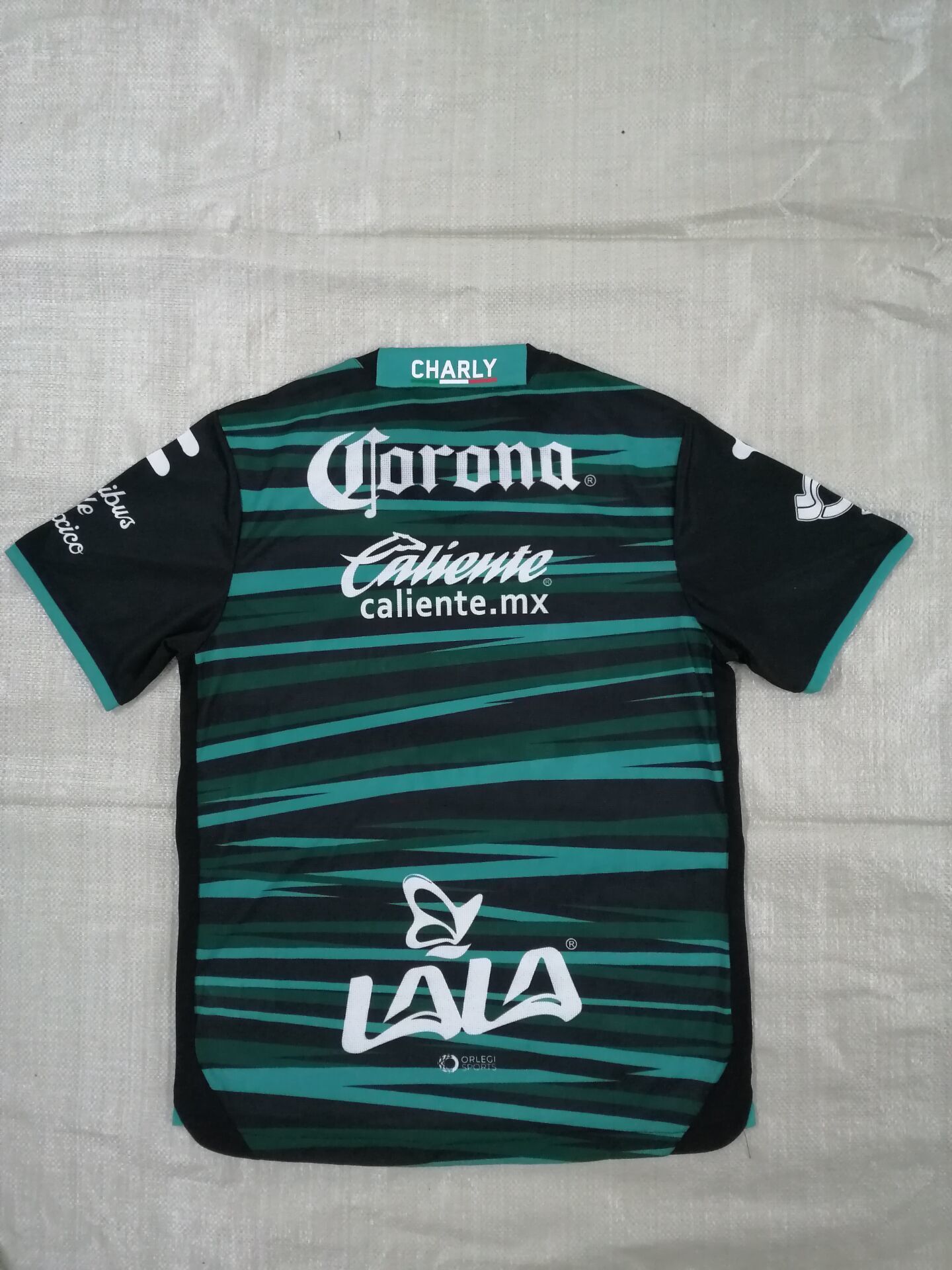 22-23 Santos Laguna away 1