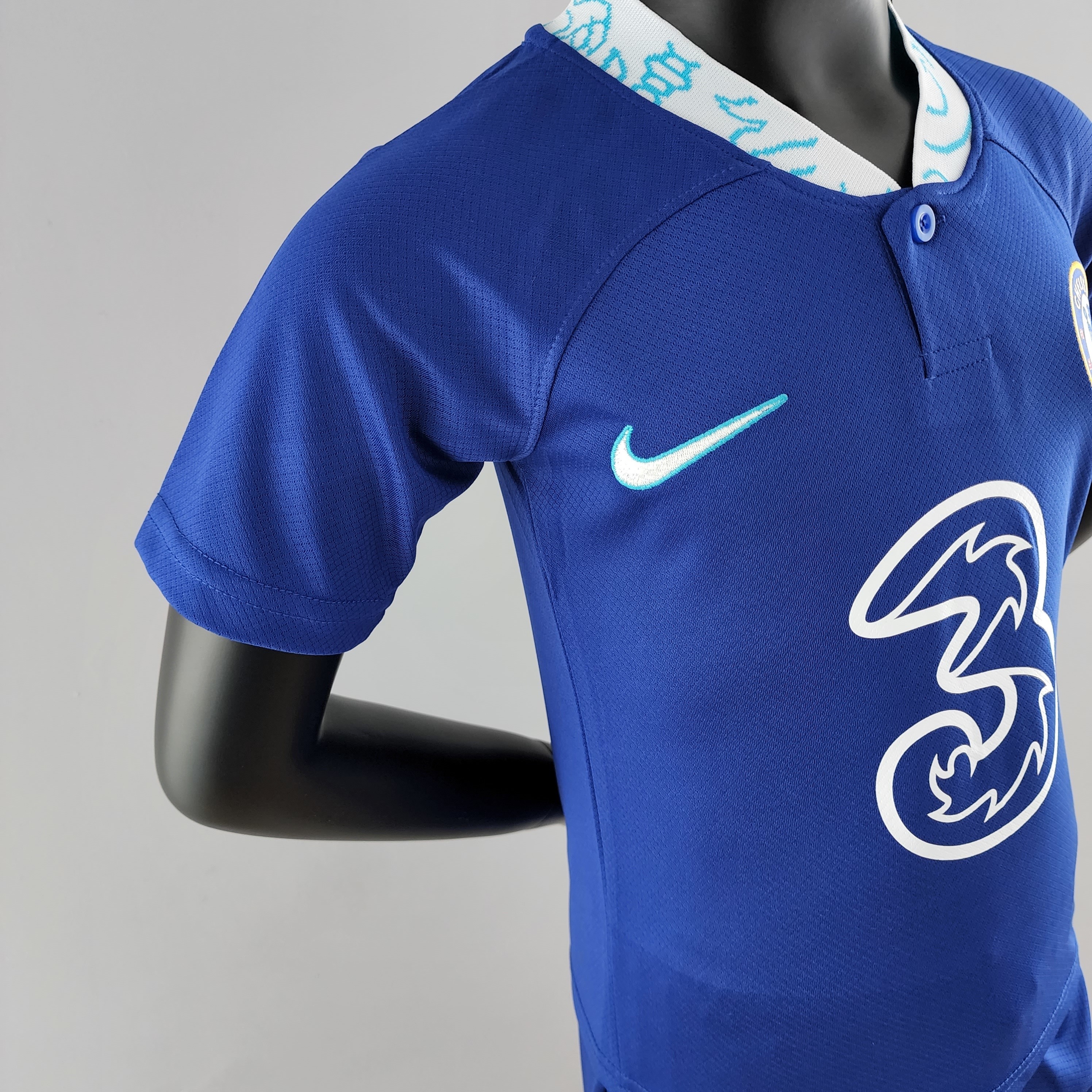 22-23 Chelsea home kids kit 2