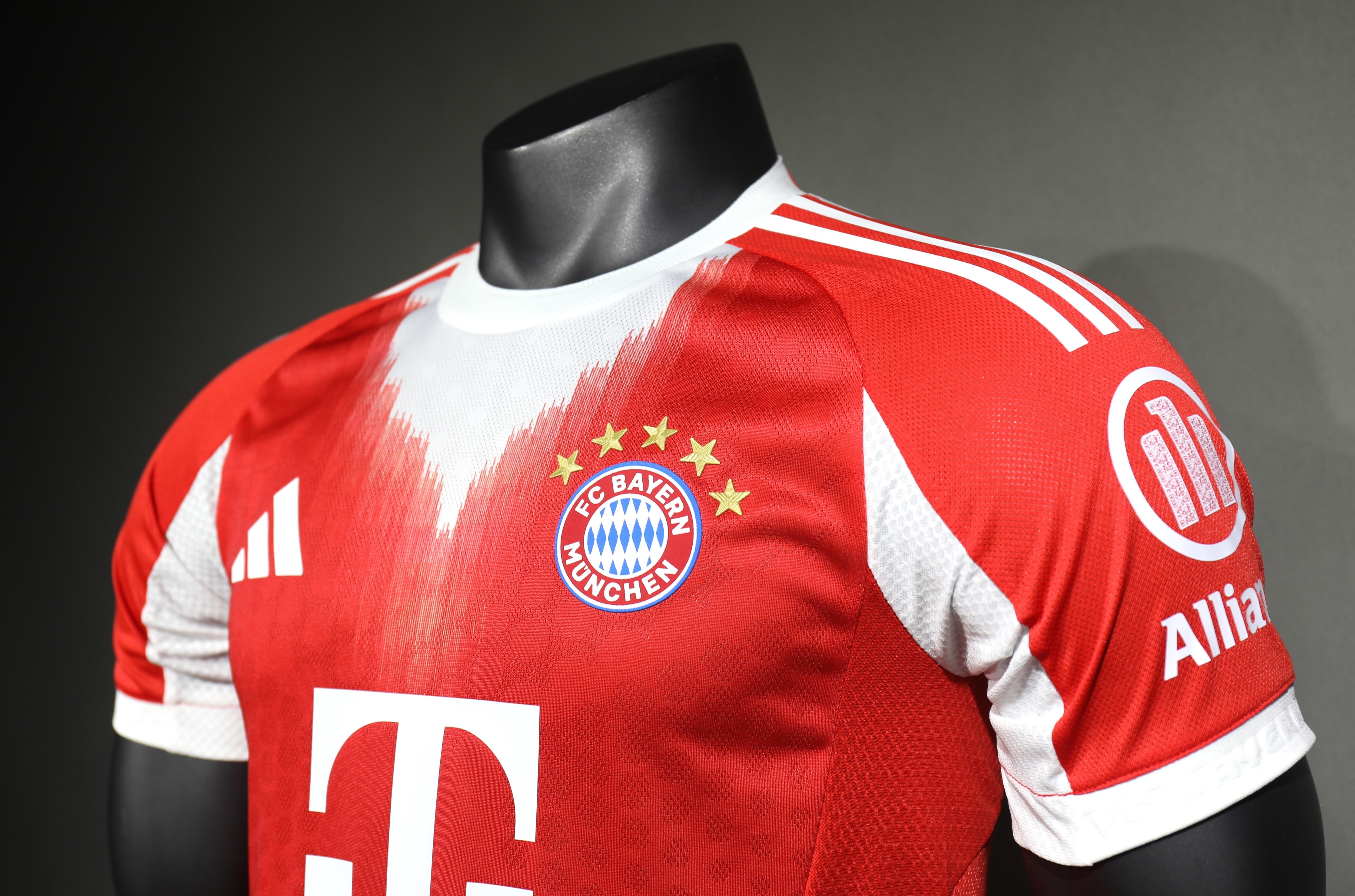 25-26 Bayern Munich Home Kit Player Version Soccer AAAAJersey Yupoo 4