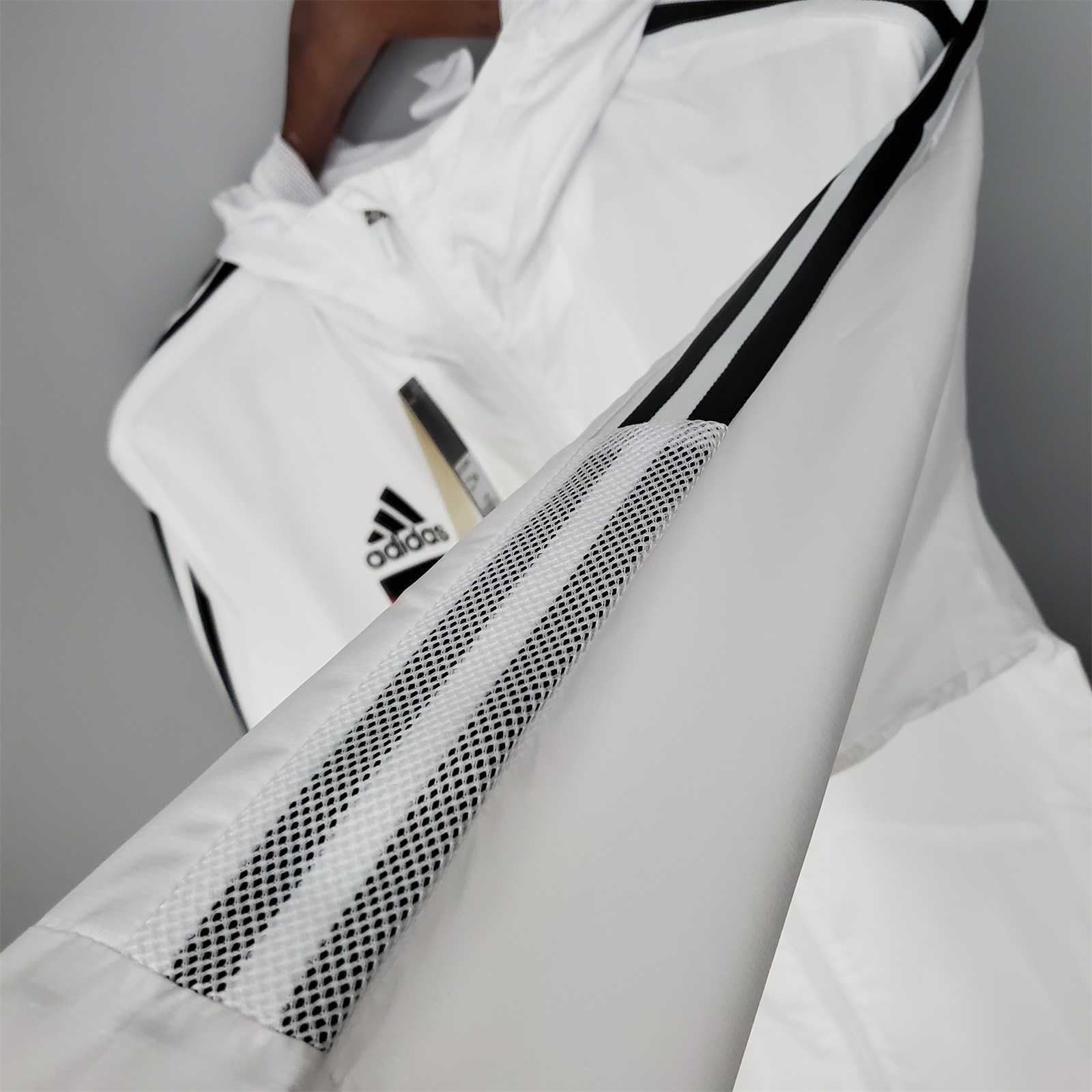 21-22 Manchester United White Windbreaker 5