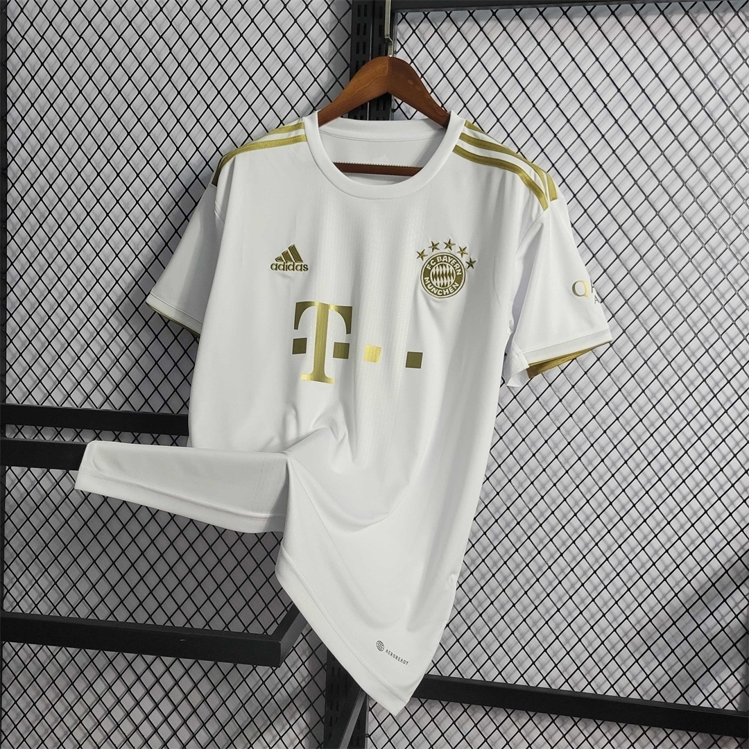 22-23 Bayern away 9