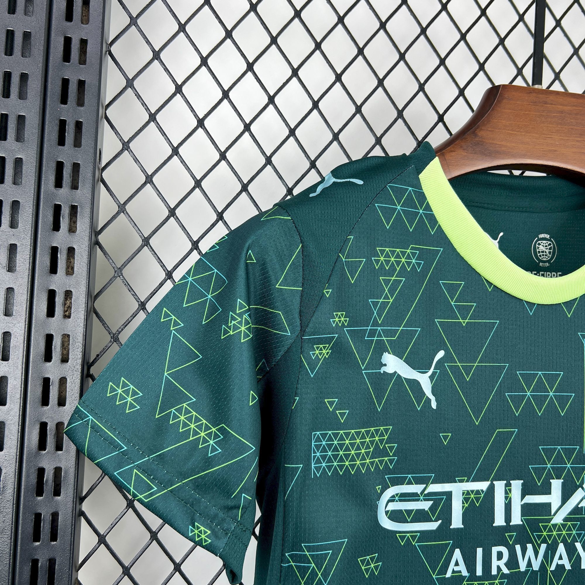 25-26 Manchester City Fourth Kids Kit Soccer Youth Apparels AAAAJersey Supply Yupoo 1
