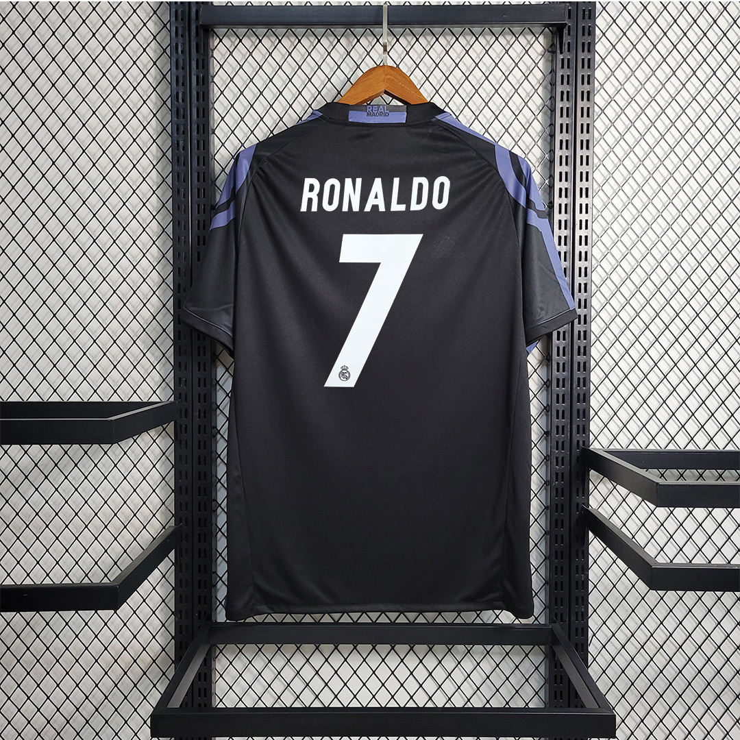 16-17 Real Madrid third away 11