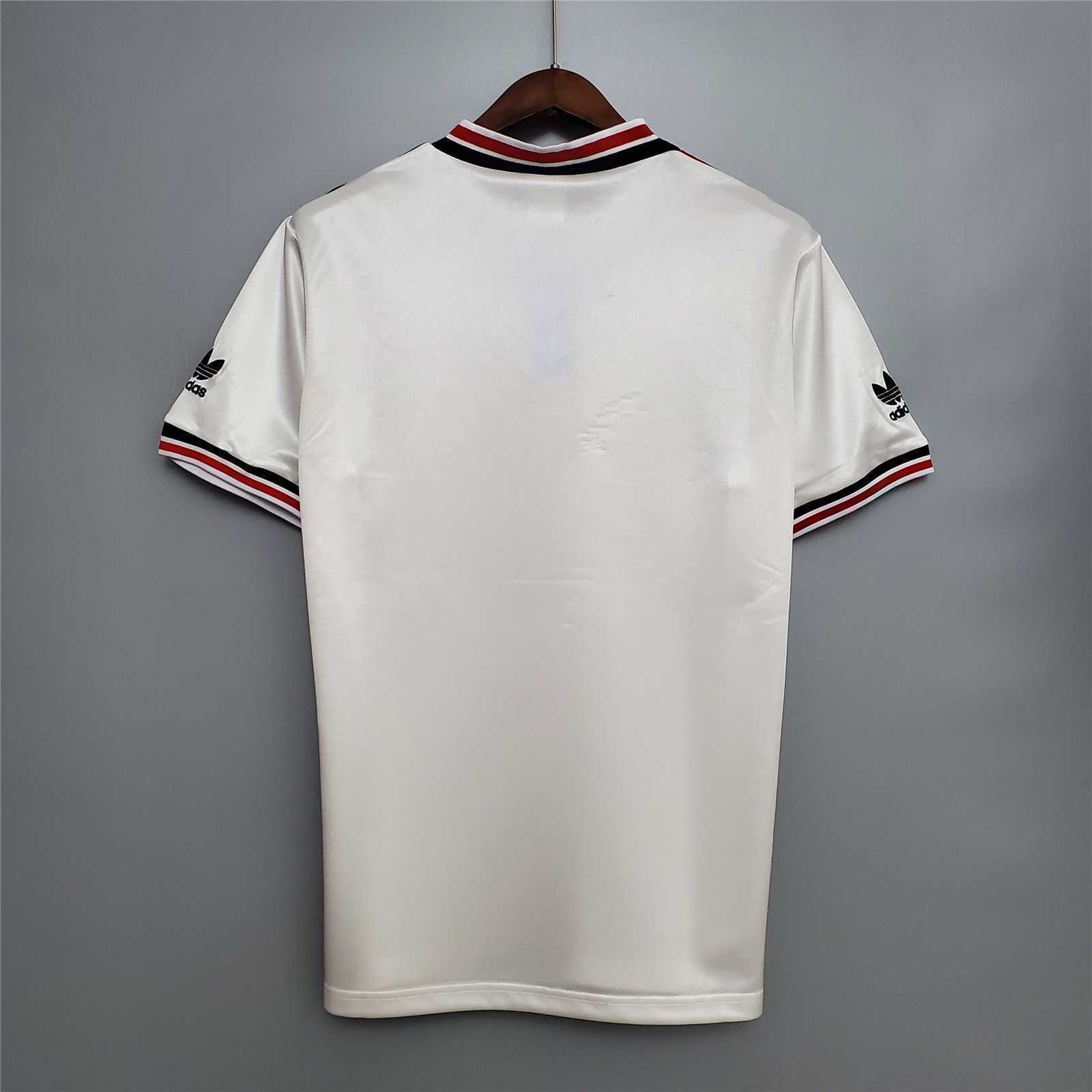 85-86 Manchester United away 6