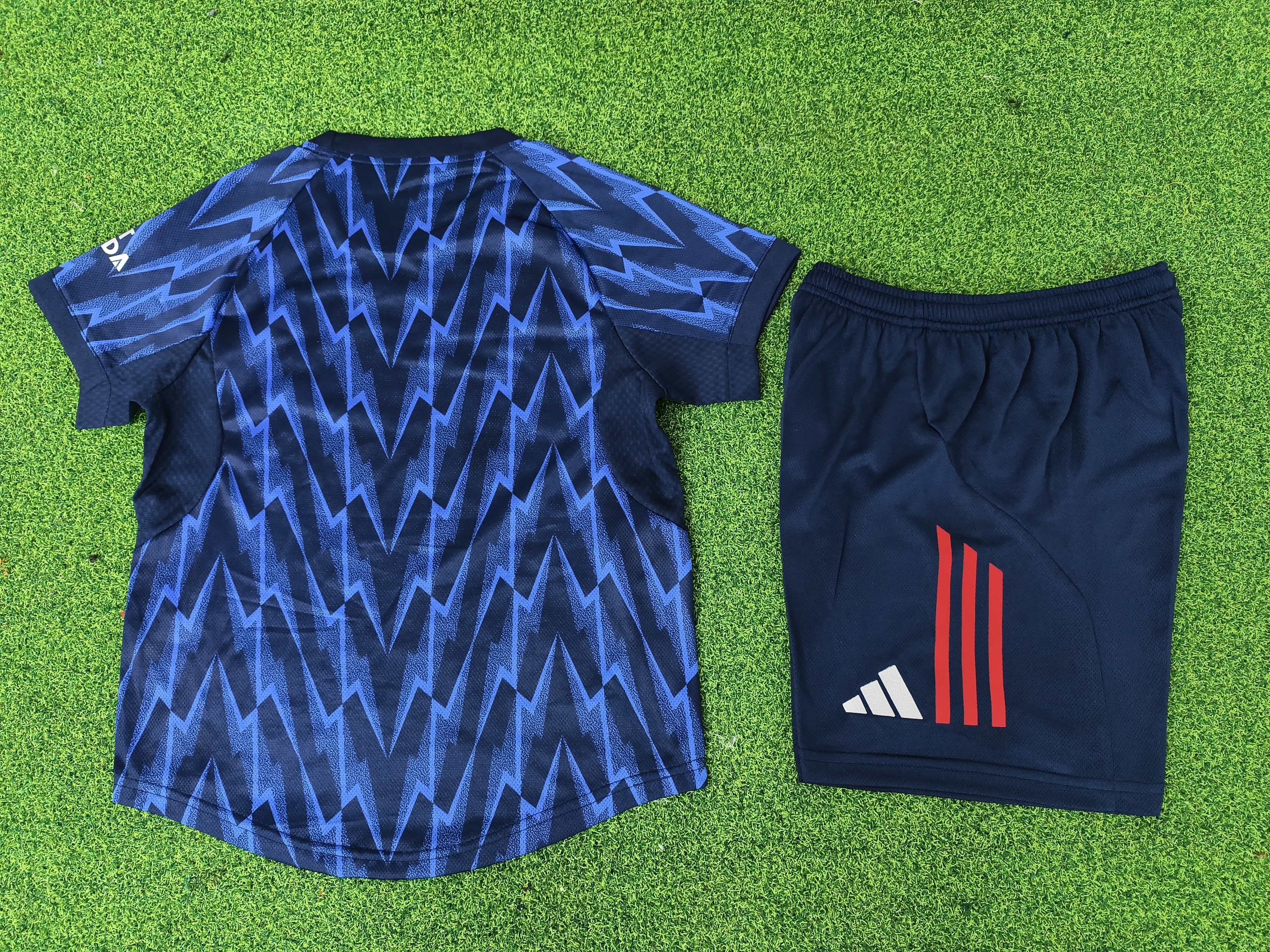 25-26 Arsenal Away Kid Player Version Kits Youth Apparels AAAAJersey Wholesale Yupoo 1
