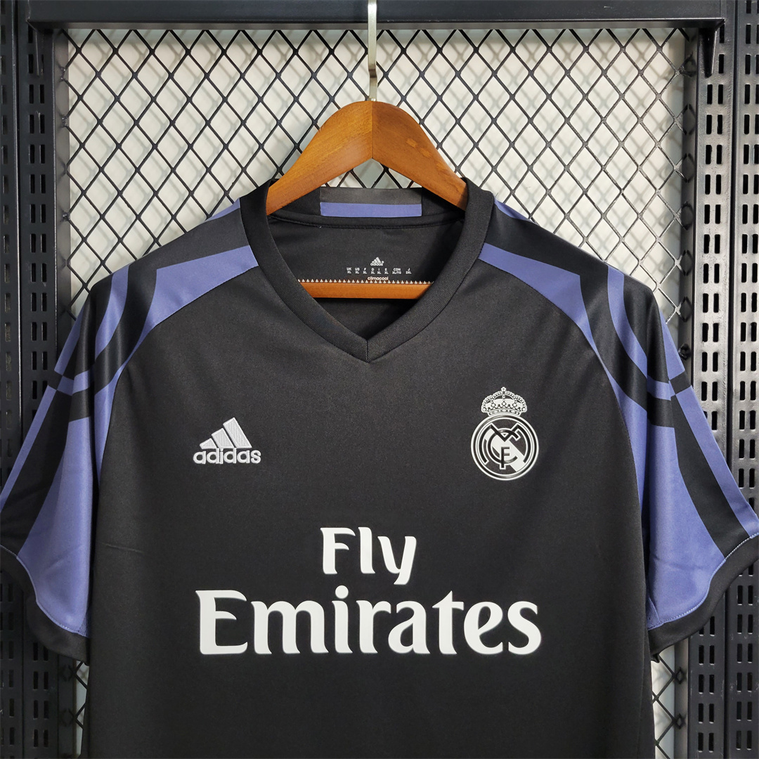 16-17 Real Madrid third away 7
