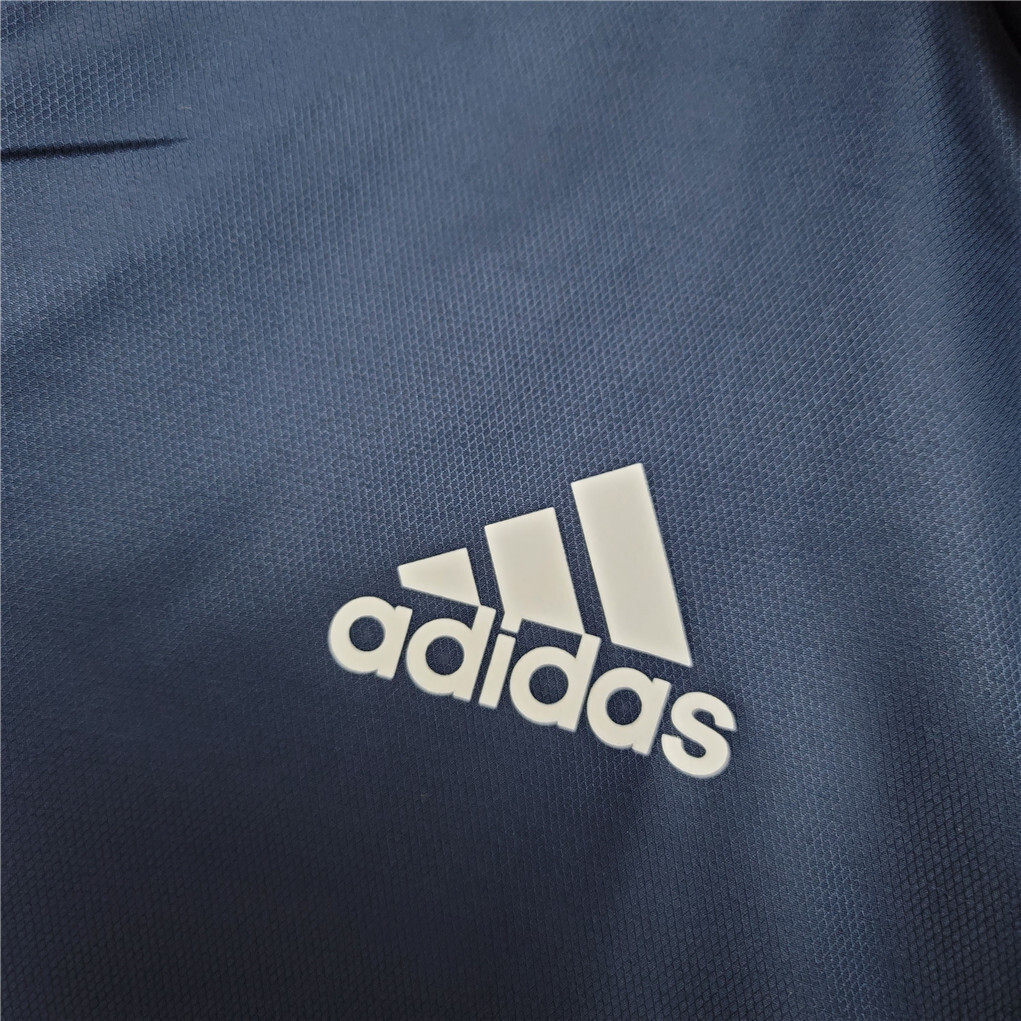 20-21 Bayern Munich royal blue windbreaker 3