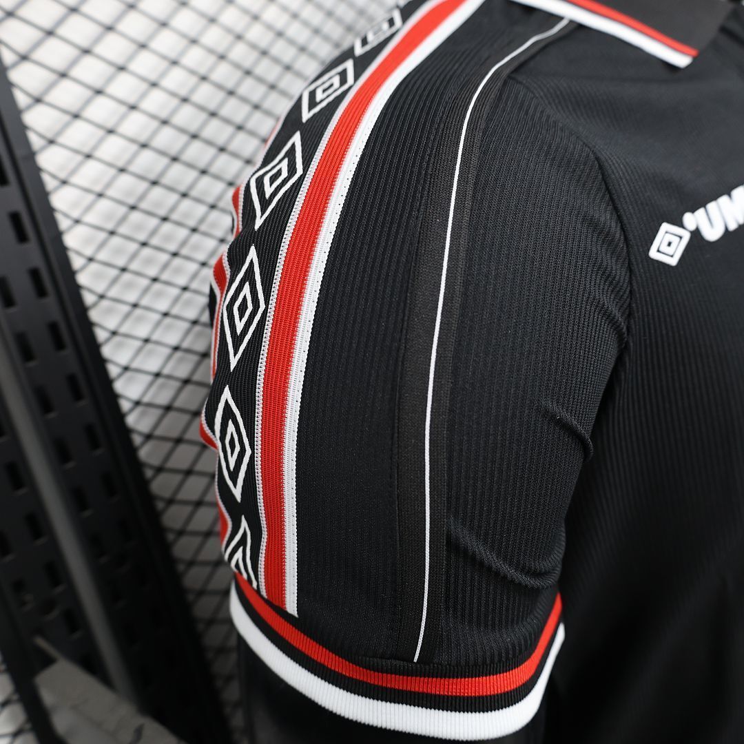 98-99 Manchester United Black Retro Kit Player Version Shirt AAAAJersey Wholesale Yupoo 3