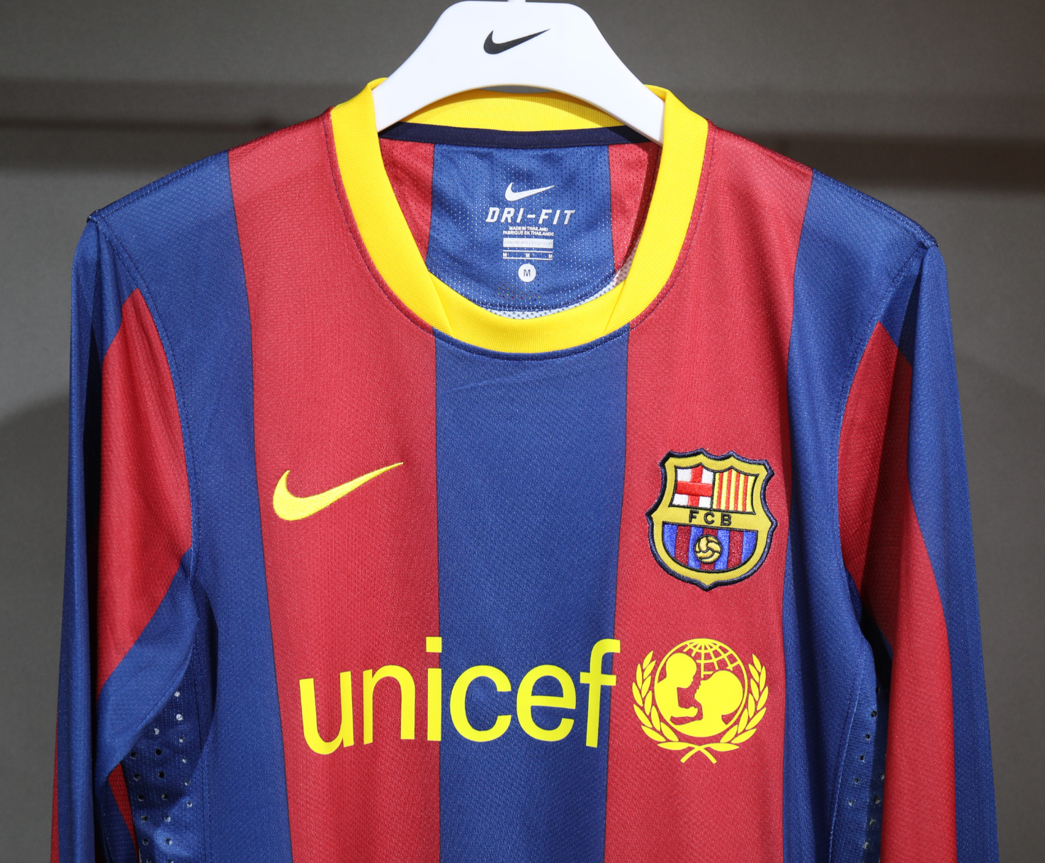 10-11 Barcelona Home Retro Kit Vintage Player Version Long Sleeve Shirt AAAAJersey Dropship Yup 1