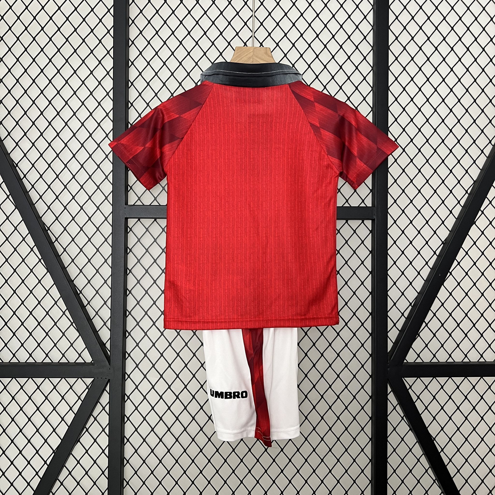 96-97 Manchester United Home Retro Kid Kits Youth Apparels AAAAJersey Wholesale Yupoo 4