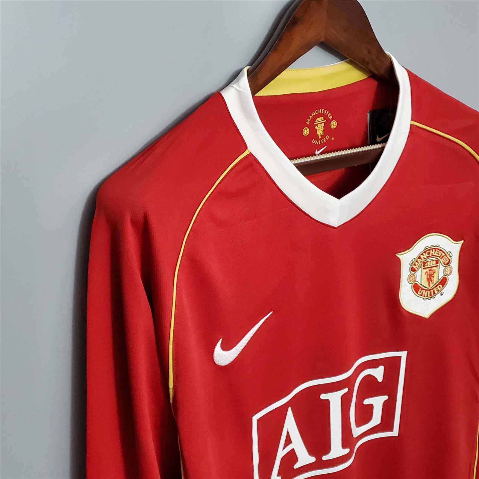 06-07 Manchester United home long sleeve 1