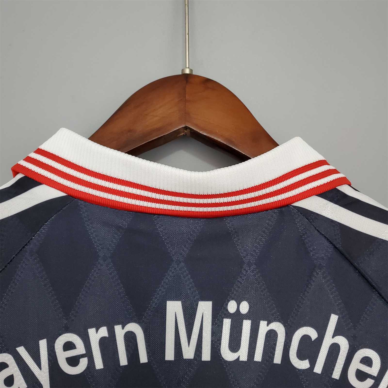 97-99 Bayern home 4