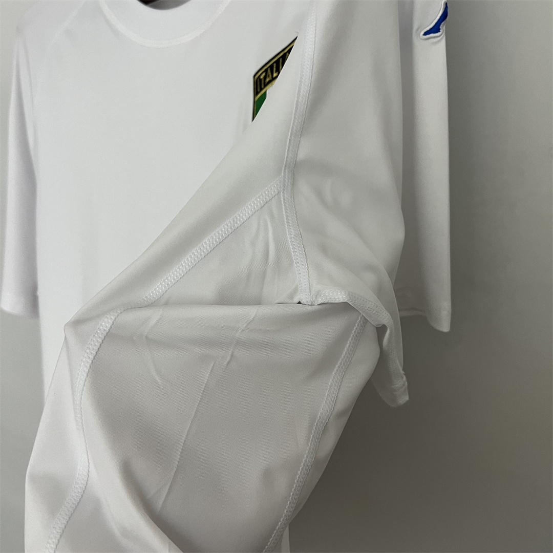 2000 Italy away white 1