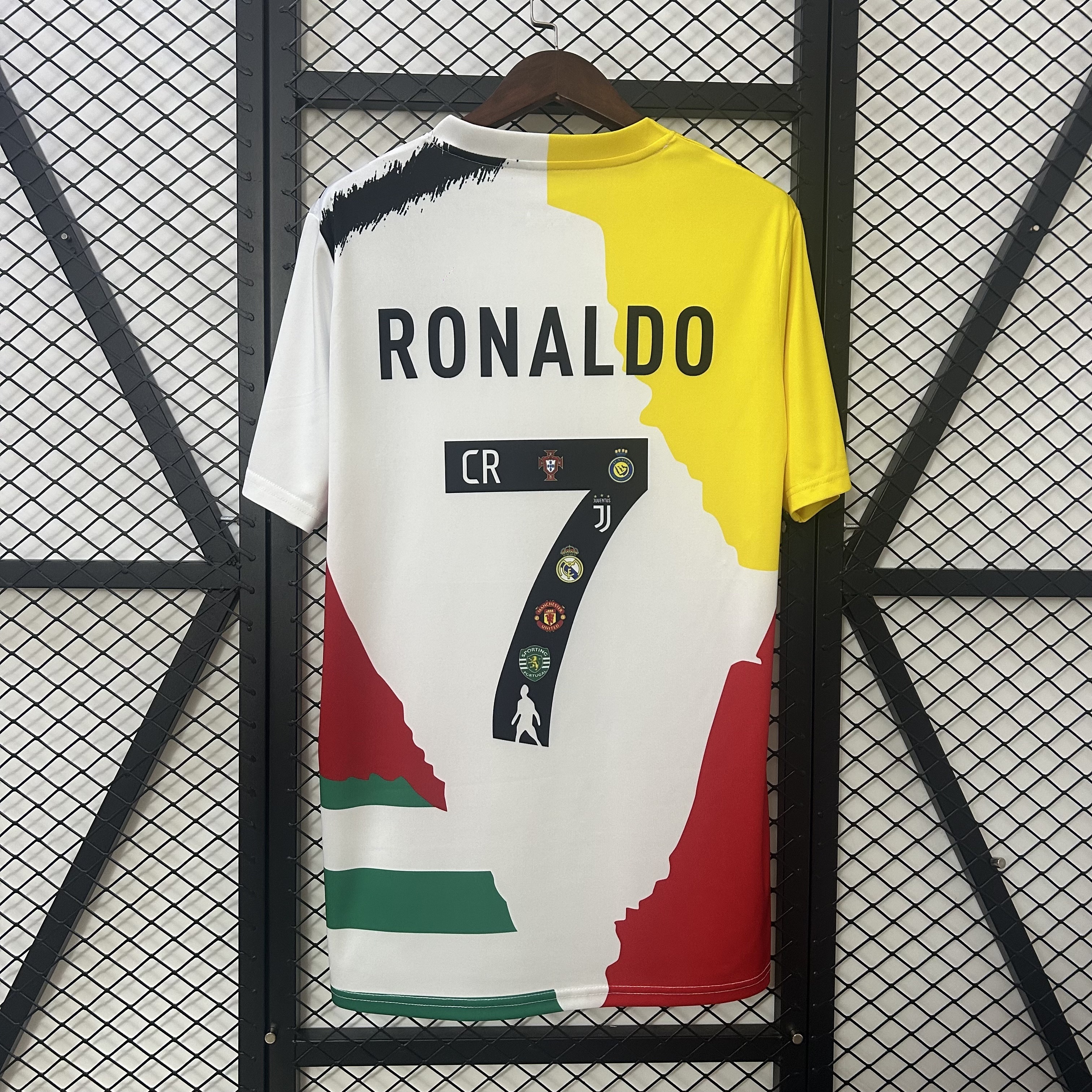 Cristiano Ronaldo Commemorative Edition Kit Soccer T-Shirt AAAAJersey Dropship Yupoo 3
