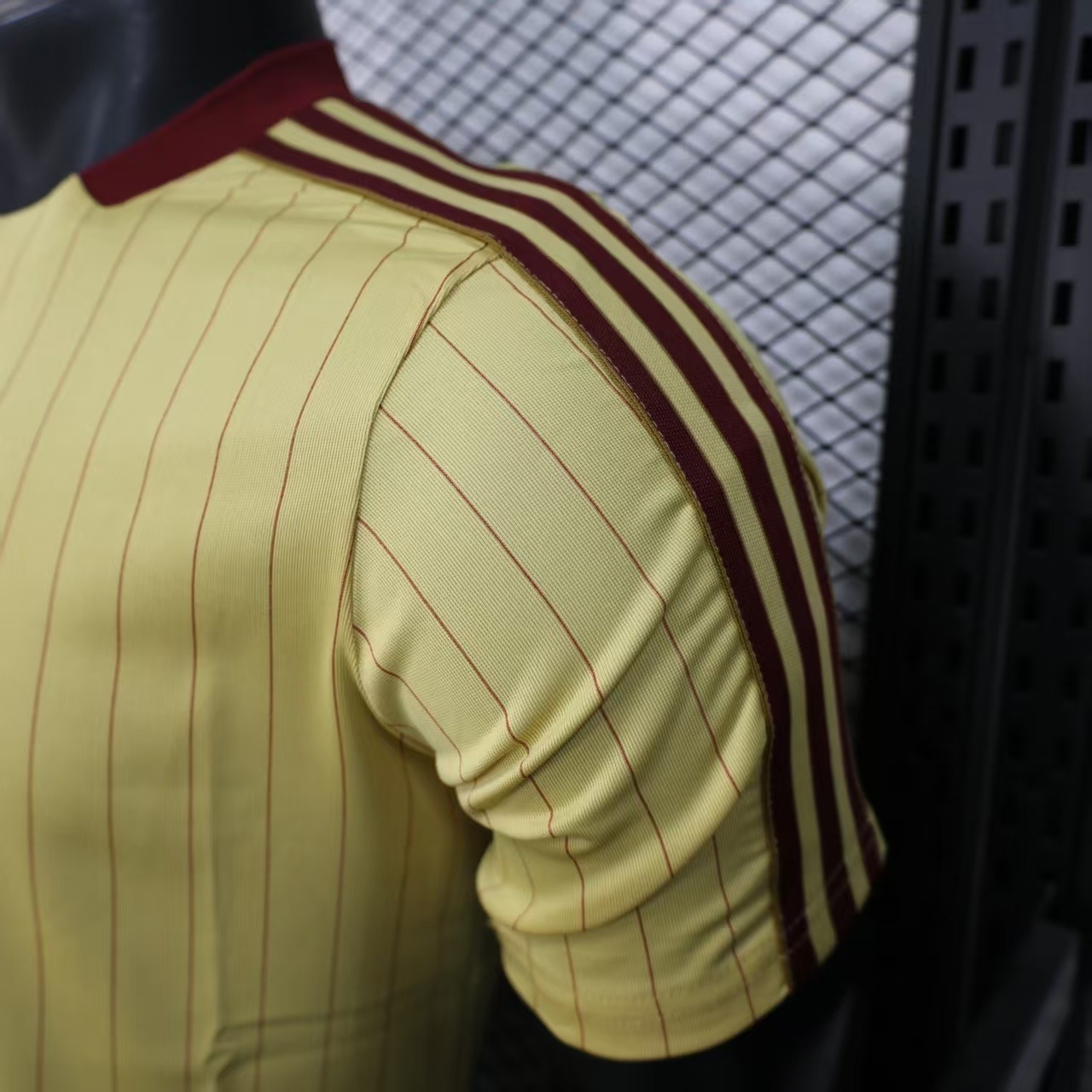 25-26 Arsenal Casual Retro Style Football Yellow Shirt Apparels AAAAJersey Supply Yupoo 1
