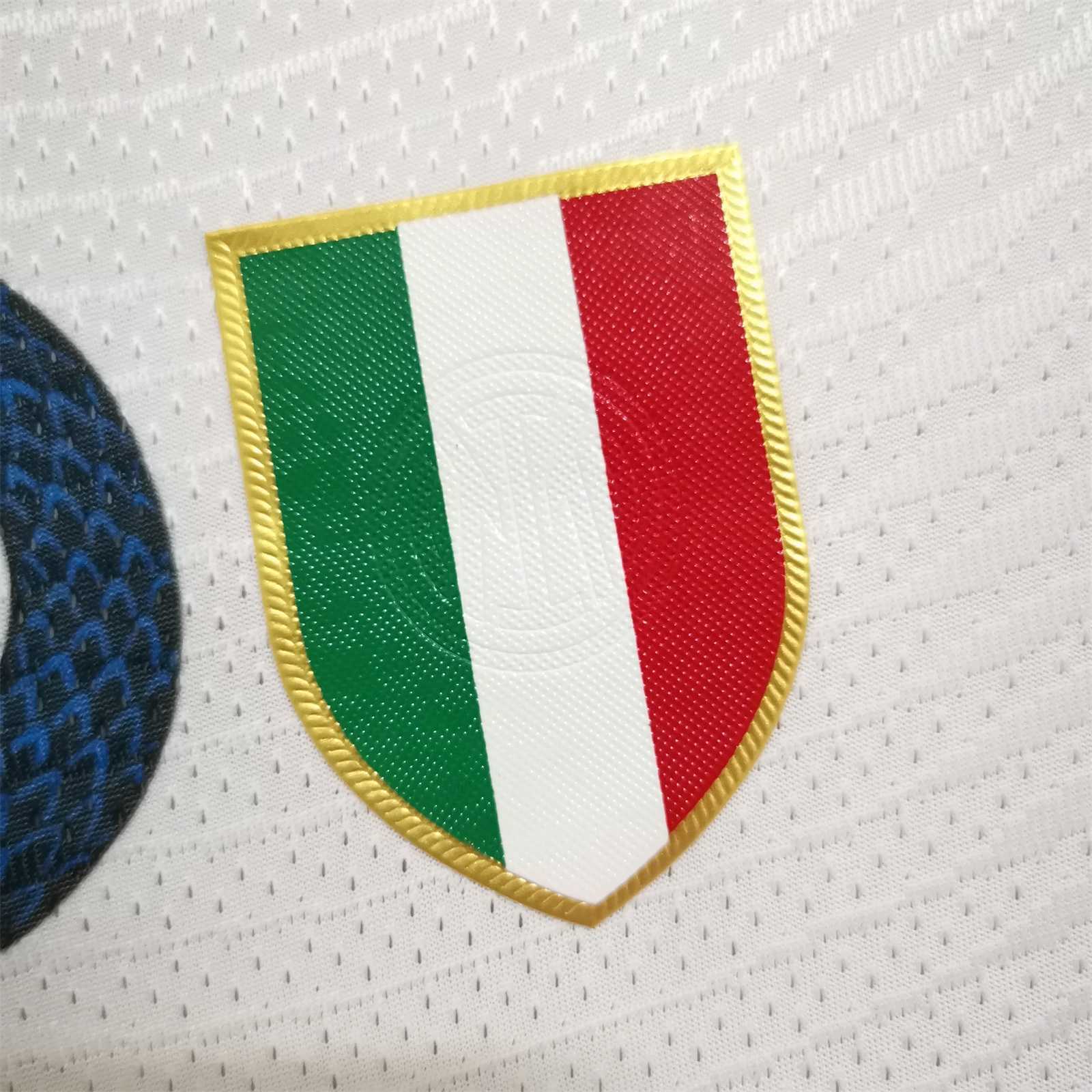 21-22 Inter Milan away 13