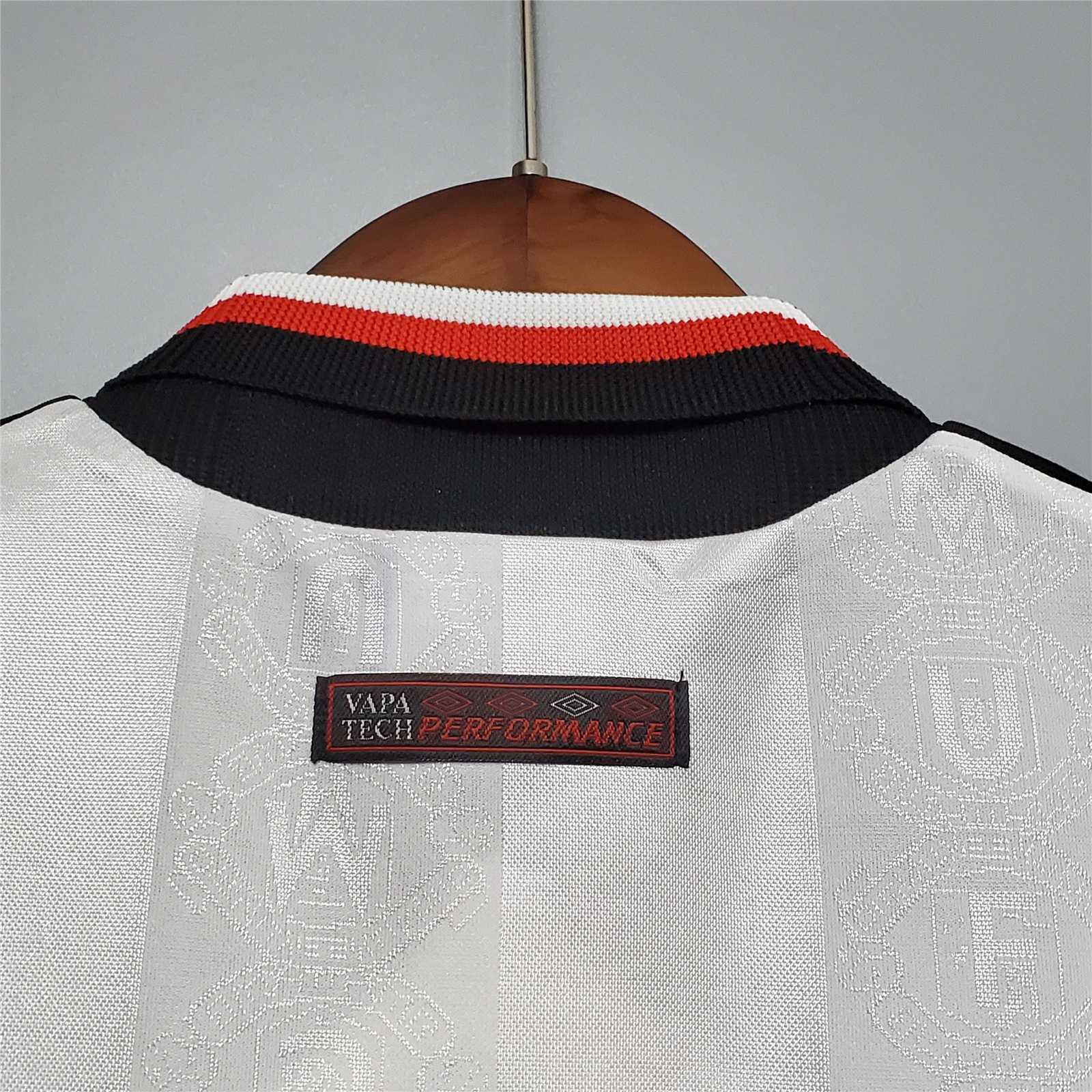 98-99 Manchester United away 3