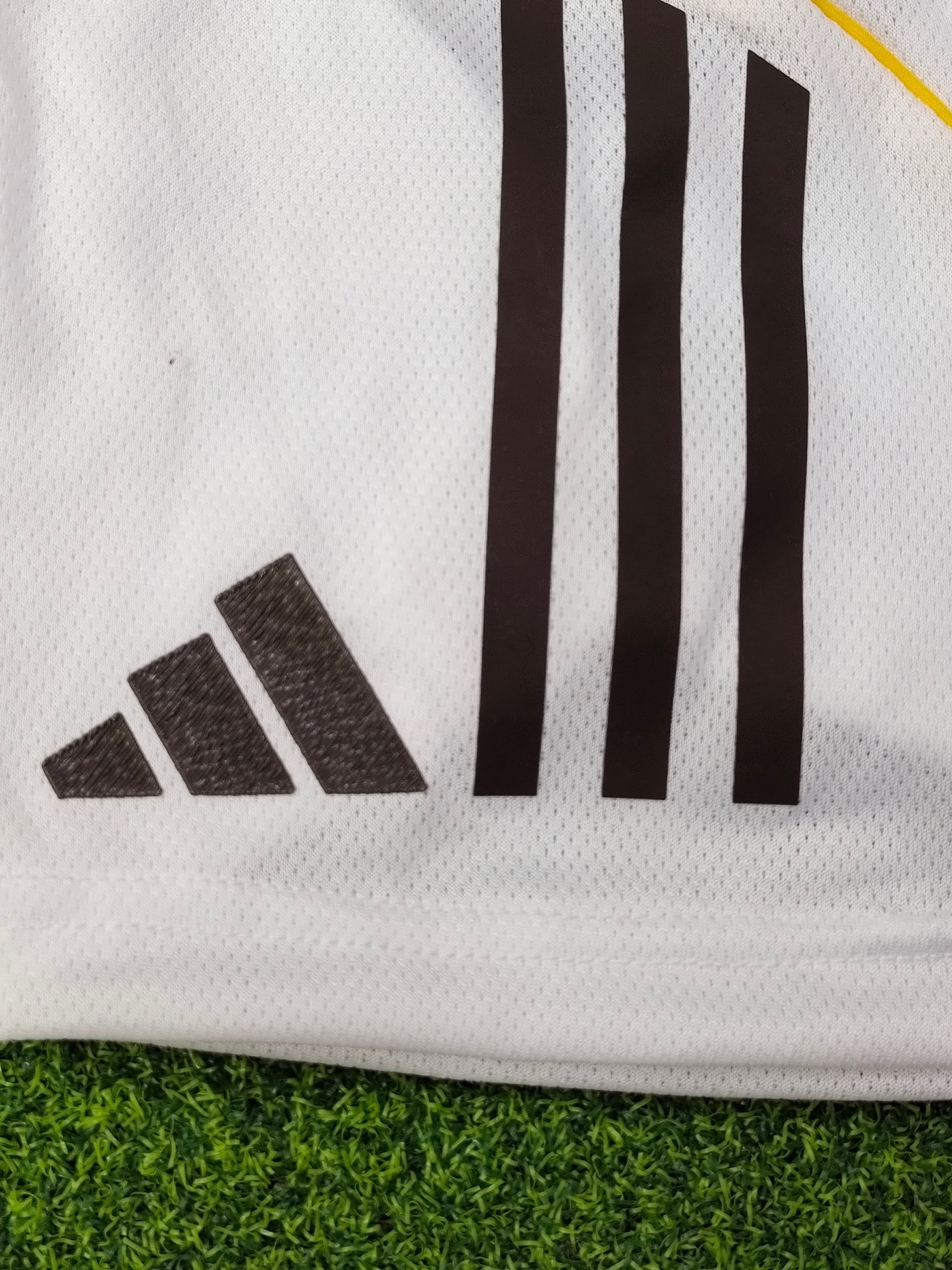 25-26 Real Madrid Home Player Version Kid Kits Youth Apparels AAAAJersey Dropship Yupoo 3