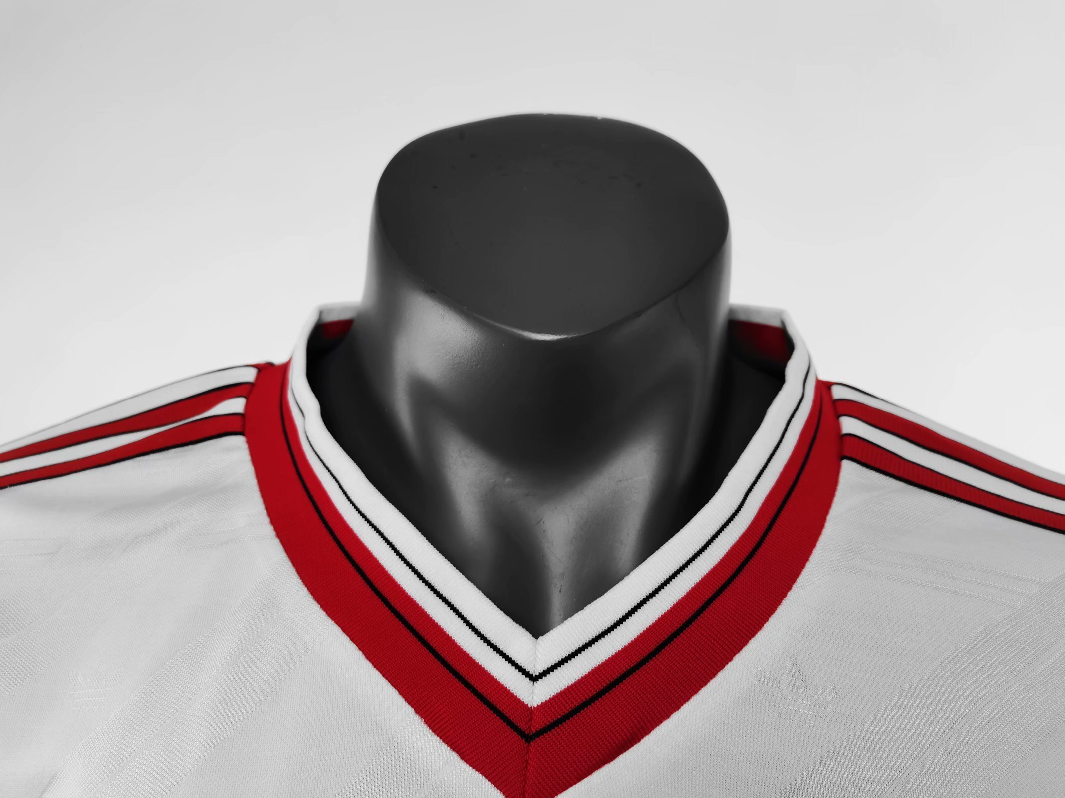 86-88 Manchester United away white 7