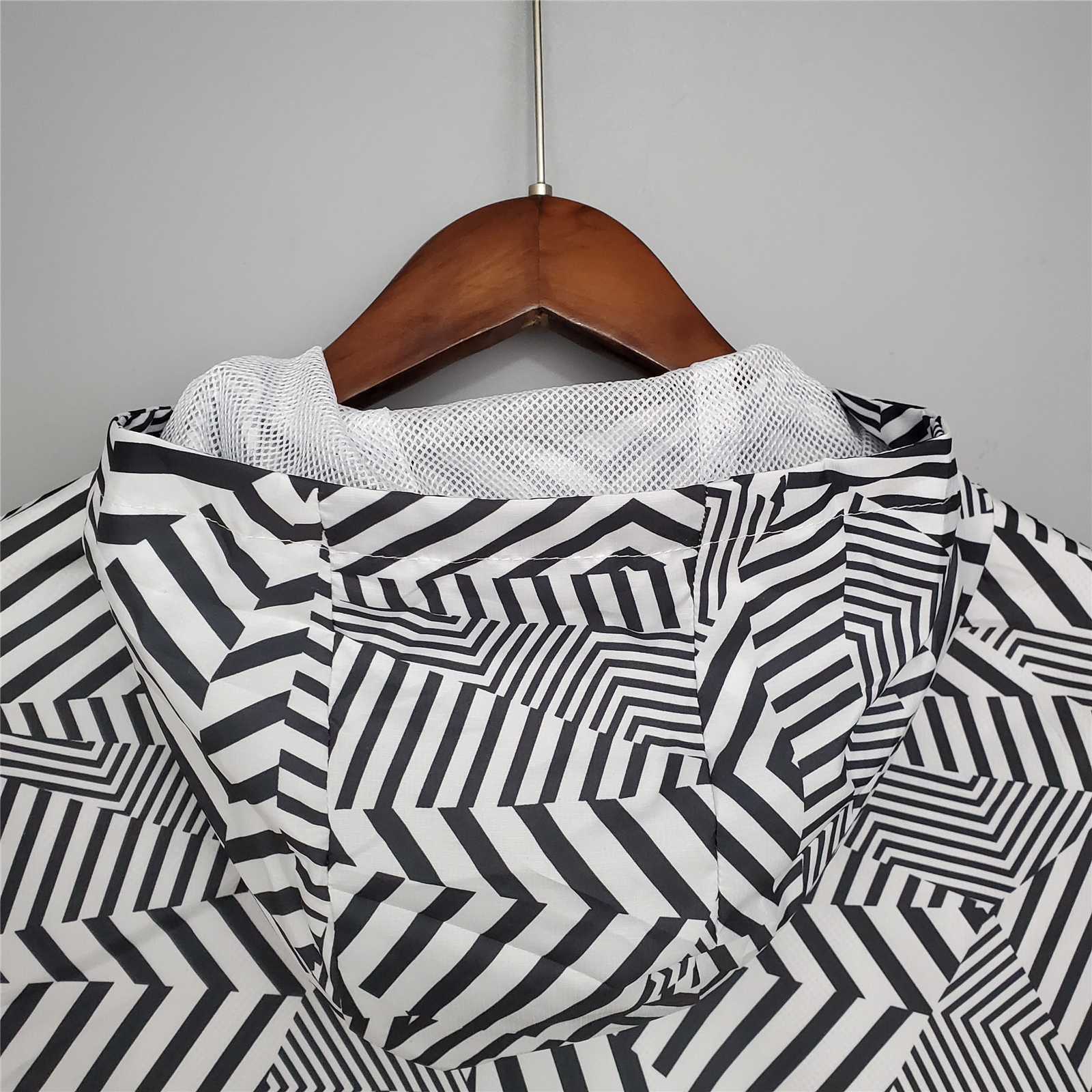 21-22 Manchester United Black-White Stripes Windbreaker 2