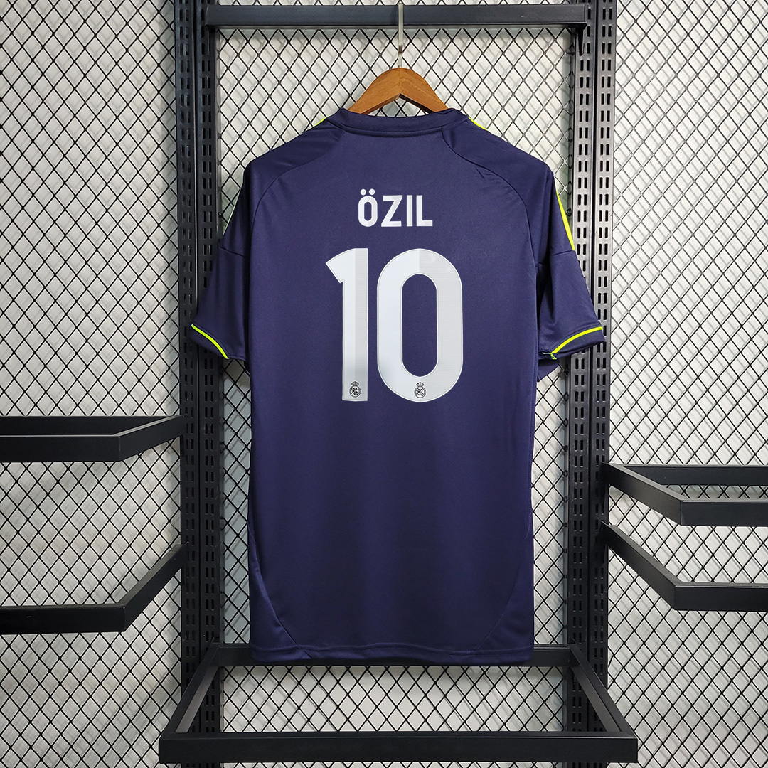 12-13 Real Madrid away 11