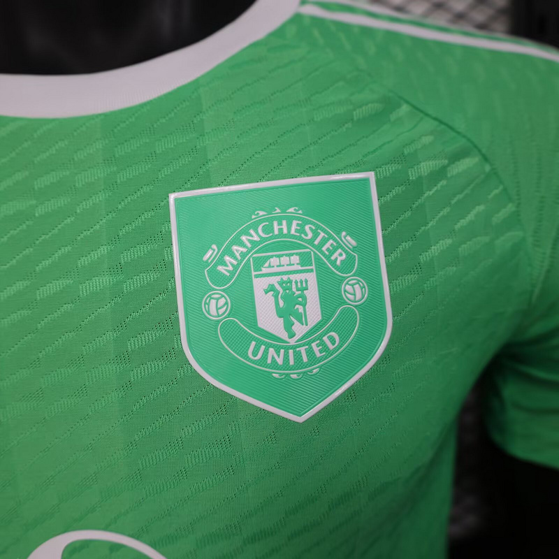 25-26 Manchester United Green Goalkeeper Kit Player Version Shirt AAAAJersey Wholesale Yupoo 2