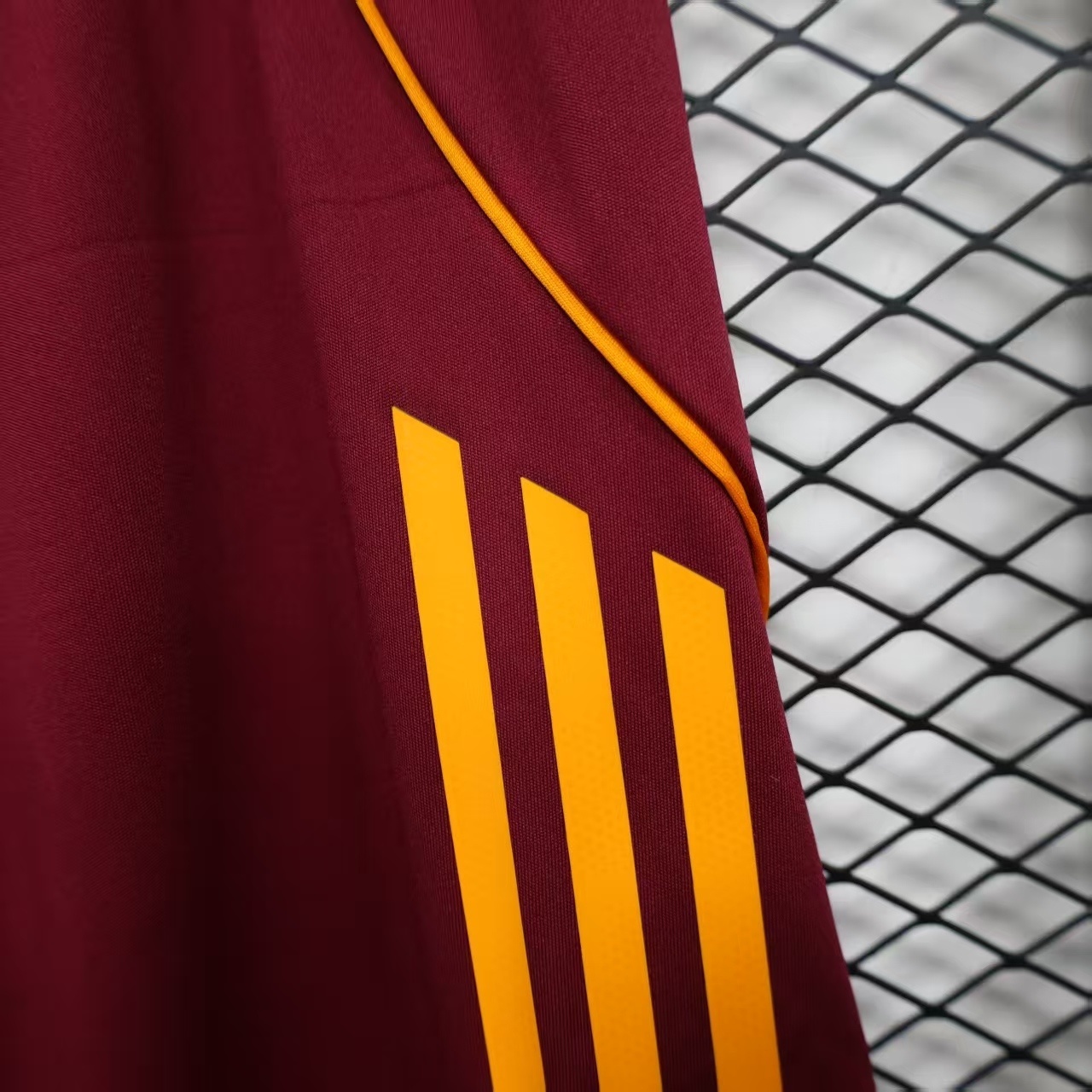 25-26 AS Roma home pants player version Shorts Football Uniform AAAAJerseys Dropshipping Yupoo 4
