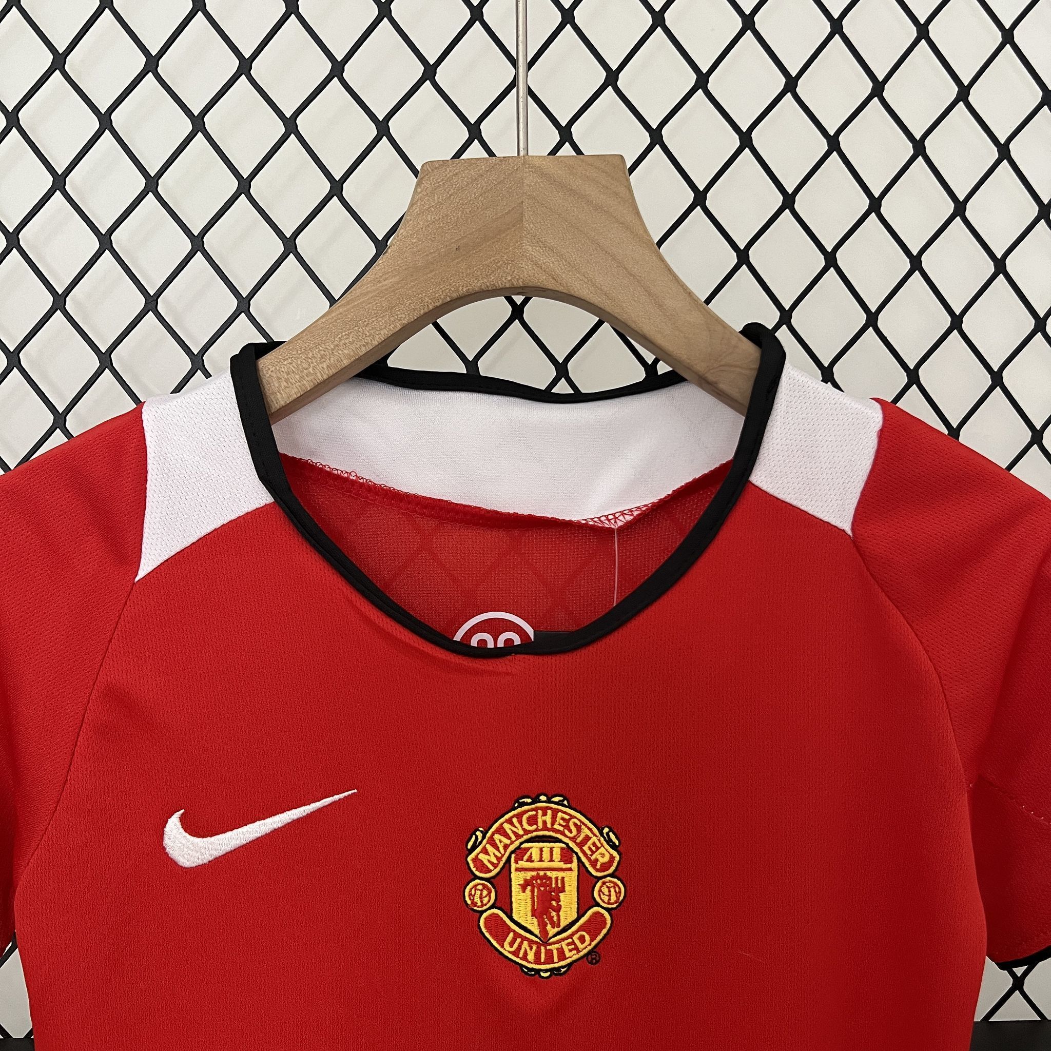 05-06 Manchester United Home Retro Kid Kits Youth Apparels AAAAJersey Wholesale Yupoo 1