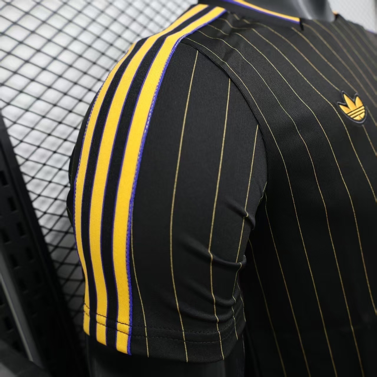 25-26 Manchester United Retro Style Football Black Shirt Apparels AAAAJersey Wholesale Yupoo 2
