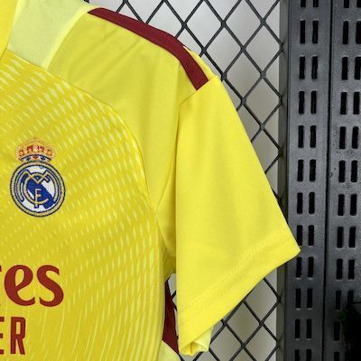 25-26 Real Madrid Yellow Goalkeeper Kid Kits Youth Apparels Sino AAAAJersey Supply Yupoo 3