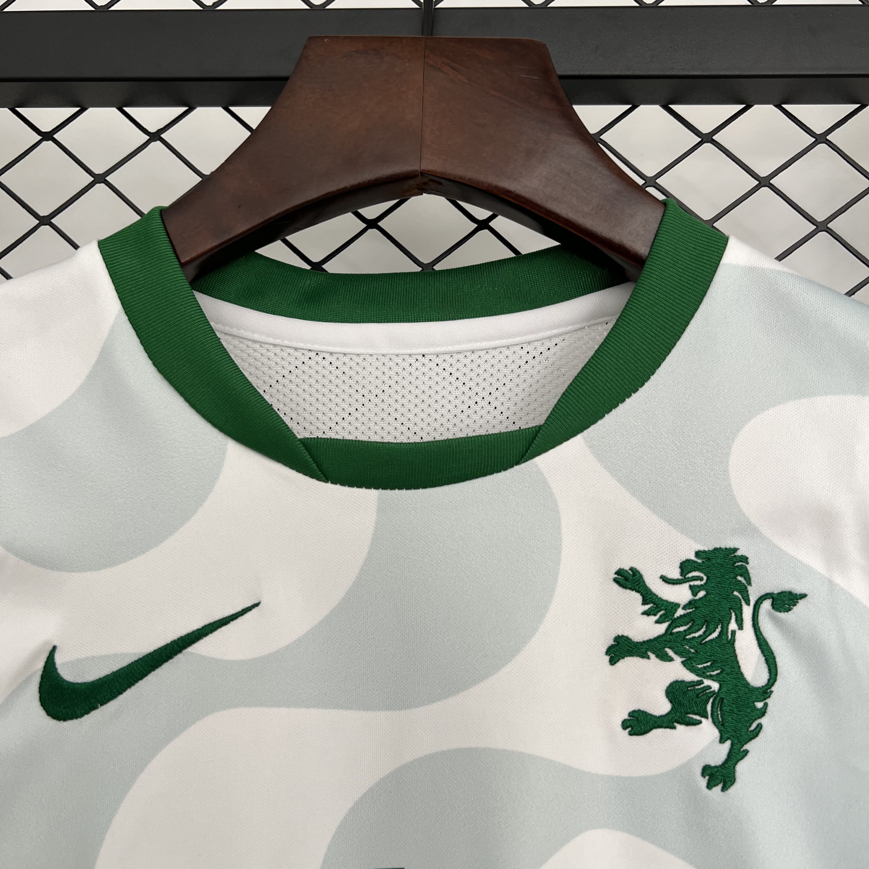 25-26 Sporting Lisbon Away Kids Kit Soccer Youth Apparels Sport AAAAJersey Supply Yupoo 3