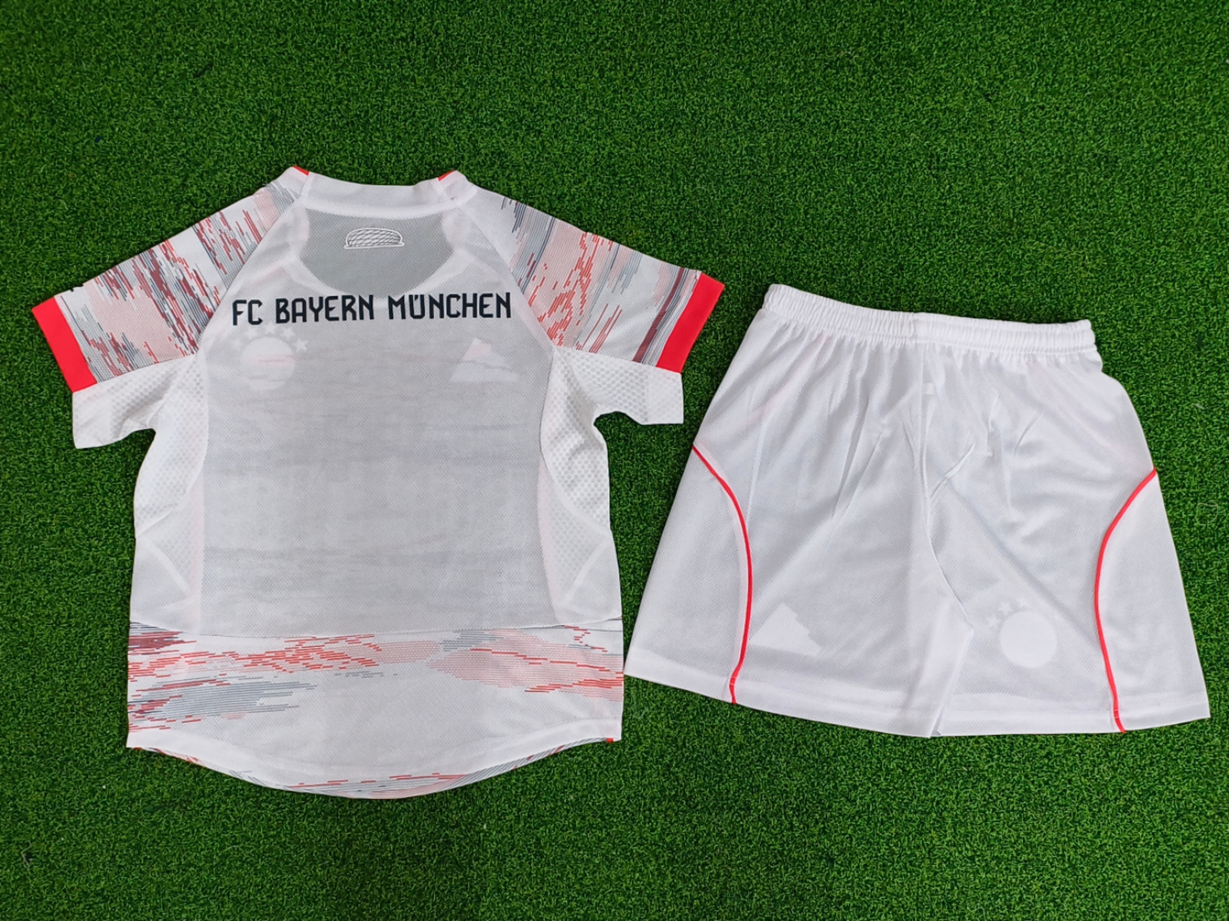 25-26 Bayern Munich Away Player Version Kid Kits Youth Apparels Soccer AAAAJersey Supplier Yupo 4