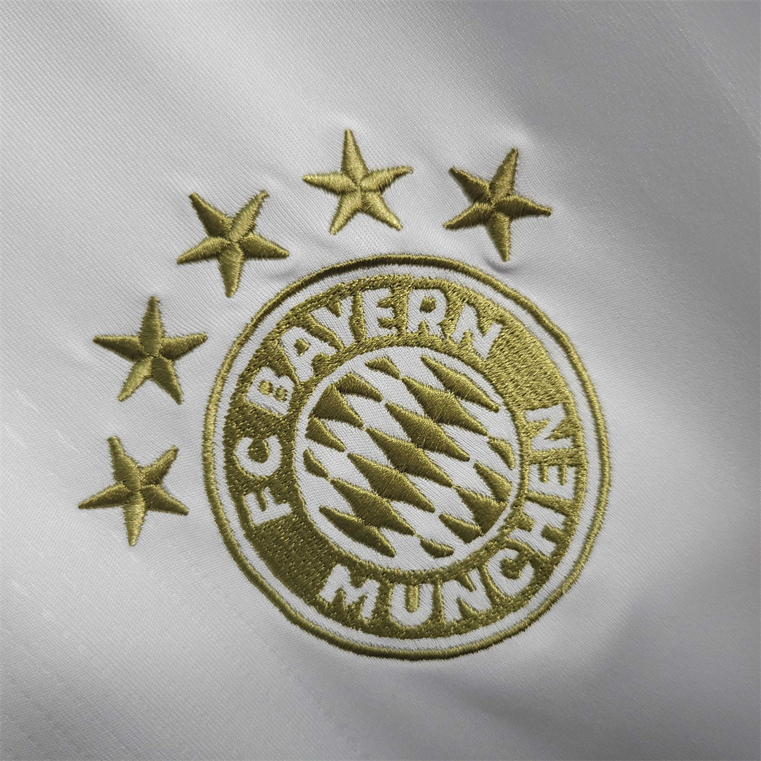 22-23 Bayern away 13