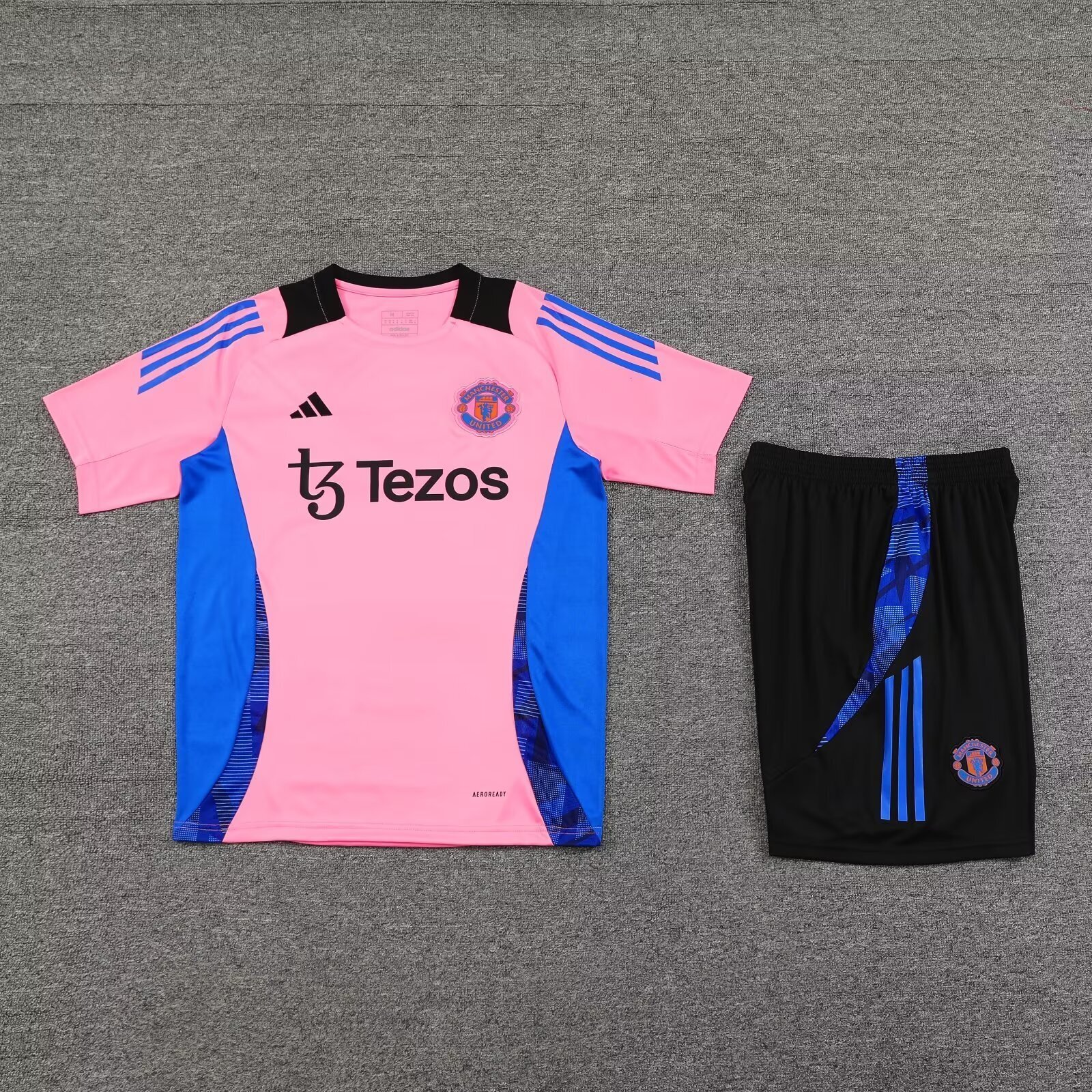 24-25 Manchester United Training Soccer Jerseys Football Shirts 2