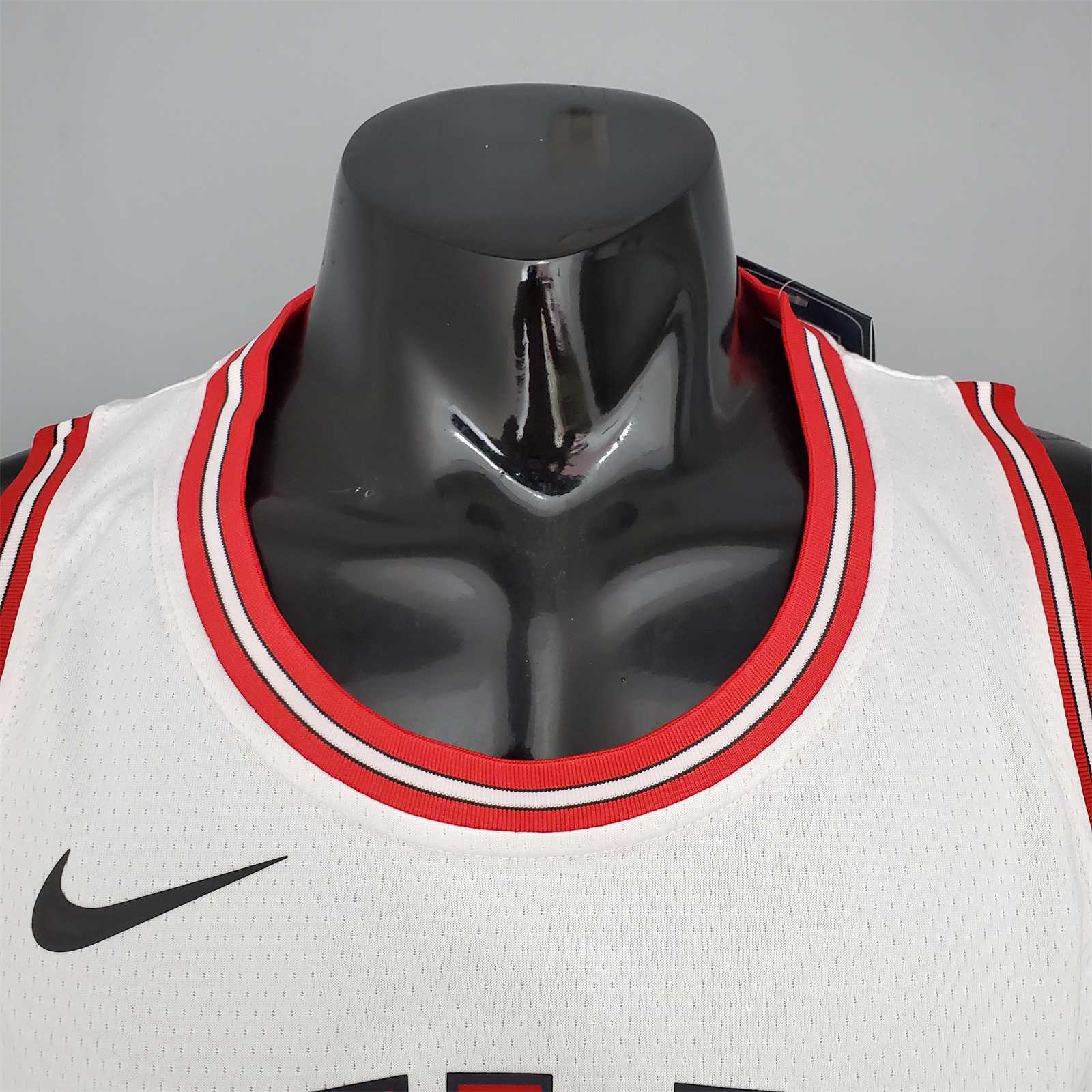BALL#2 Chicago Bulls white 7