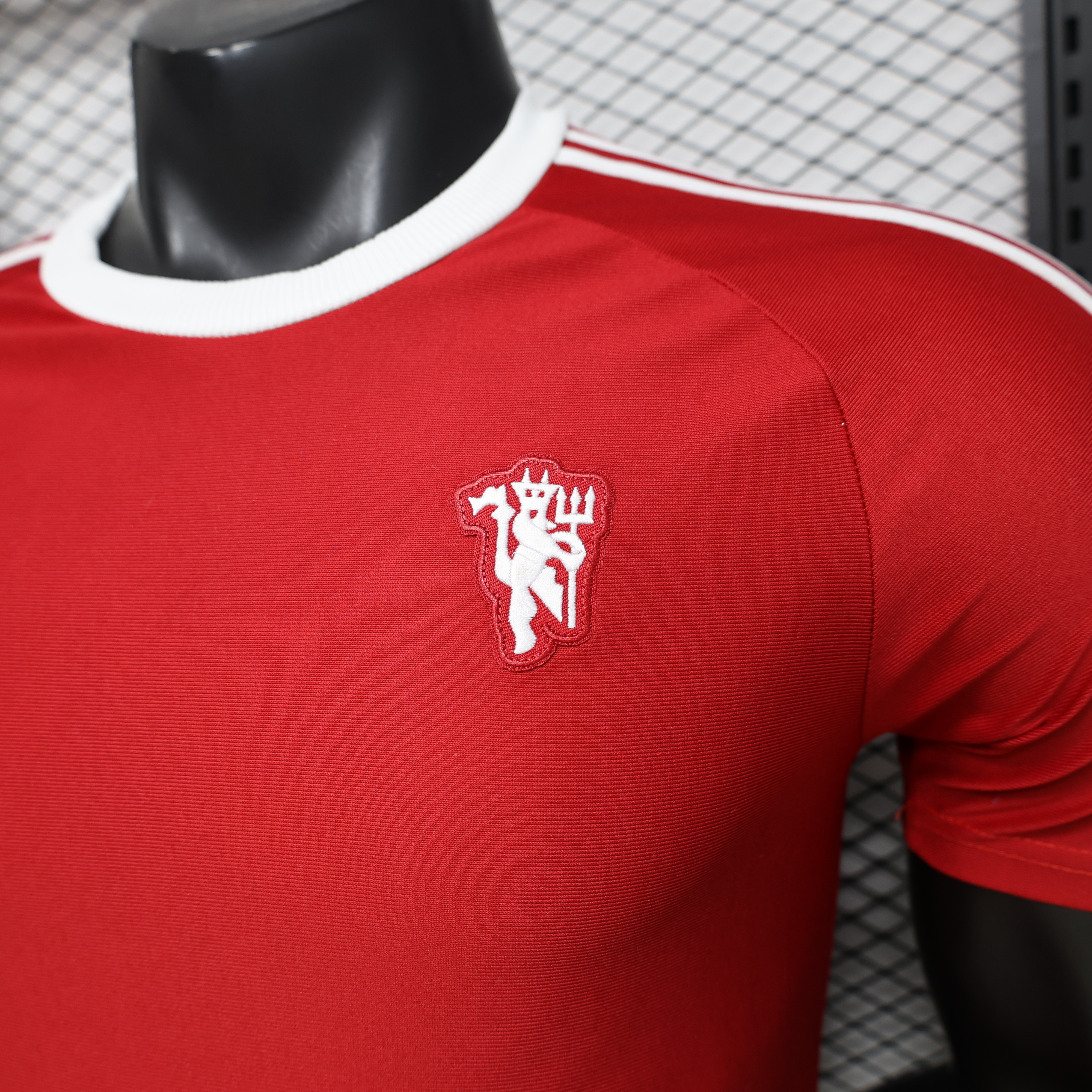 26-27 Manchester United Mens Red Retro Style Football Shirt Apparels AAAAJersey Supply Yupoo 4