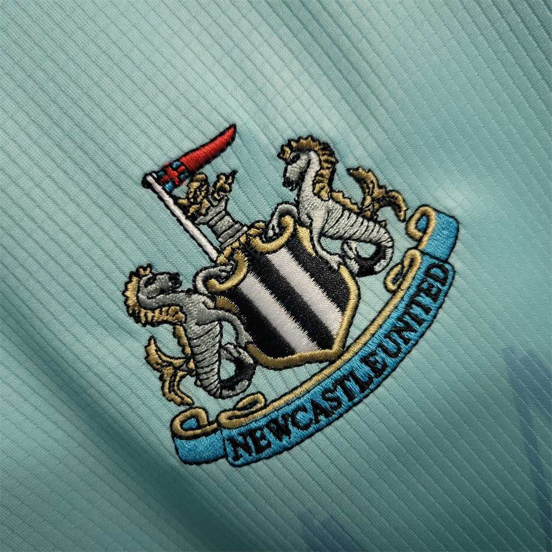 22-23 Newcastle pre-match training suit 2