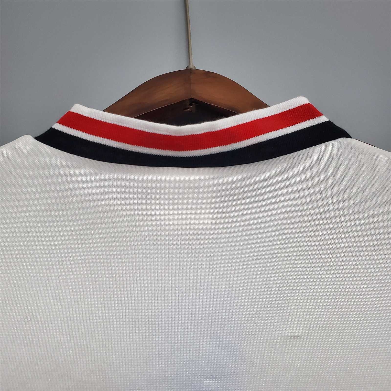 85-86 Manchester United away 3