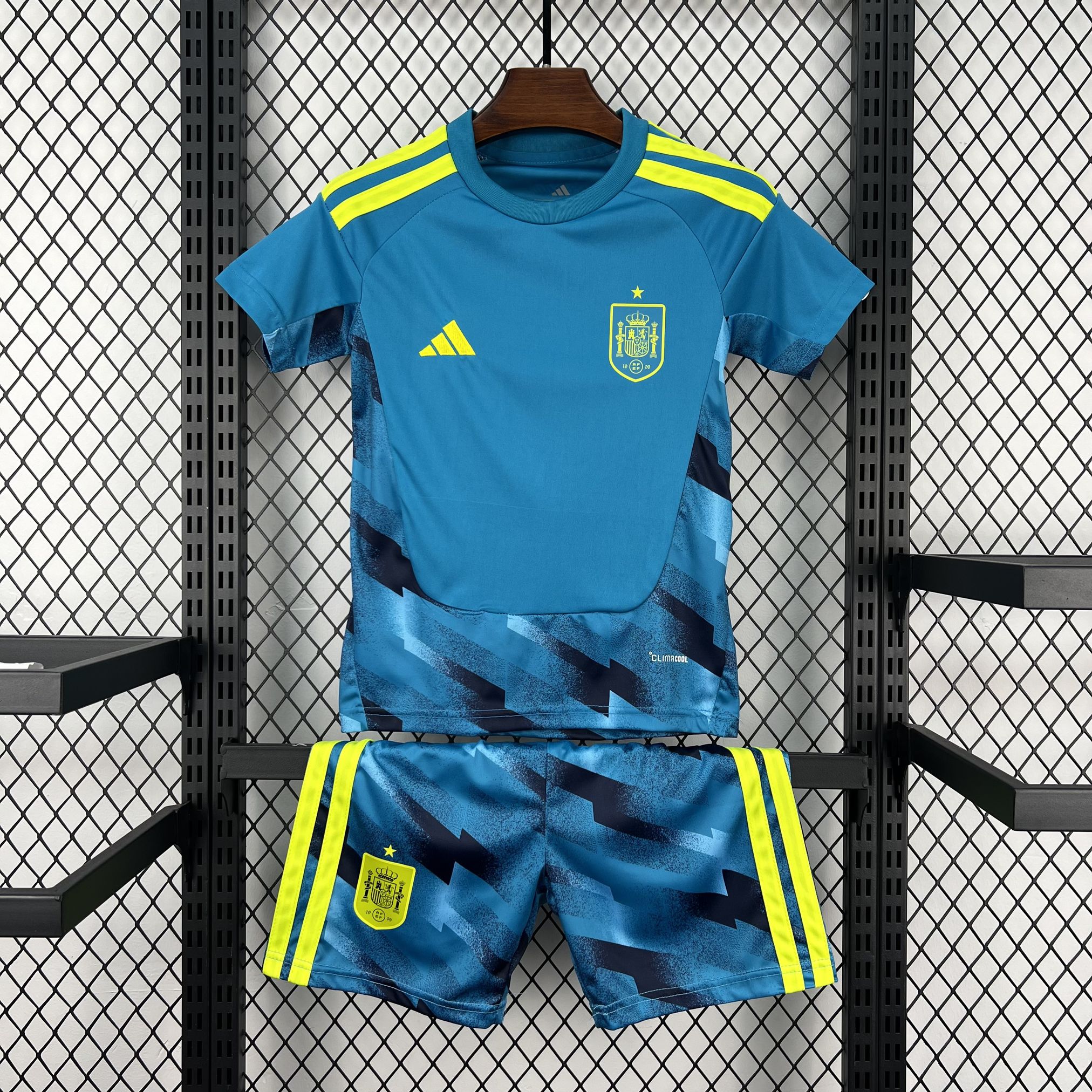 2026 World Cup Spain Goalkeeper Kids Kit Soccer Youth Apparels AAAAJersey Supply Yupoo 6