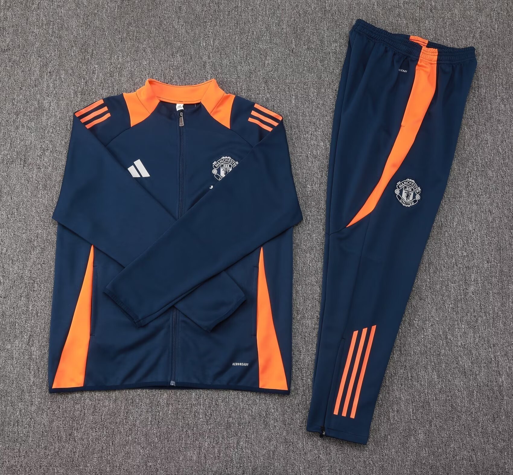 24-25 Manchester United Jackets Football Shirts 1