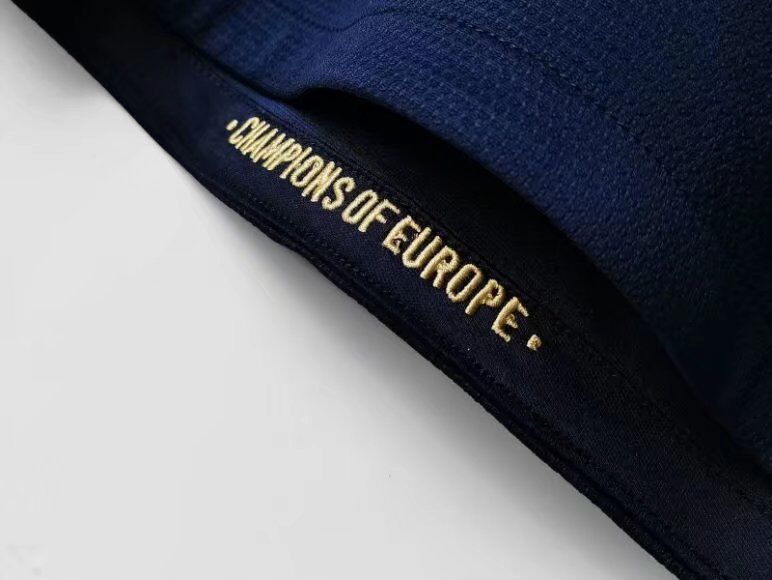 1968 Manchester City dark blue long sleeve 4